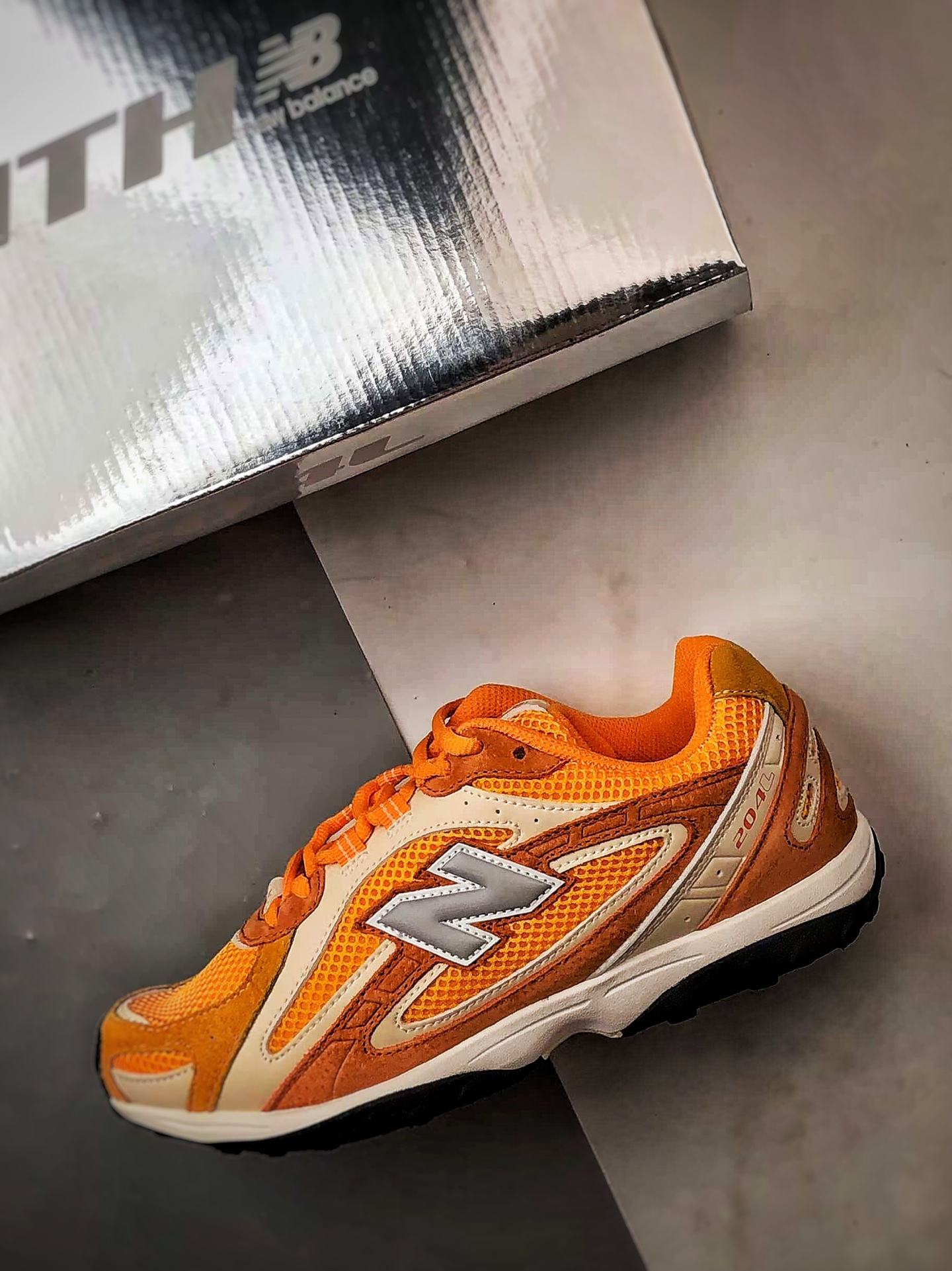 230 KITH x New Balance 204L 橙黄 新百伦复古休闲运动百搭老爹跑步鞋 U204LKTI