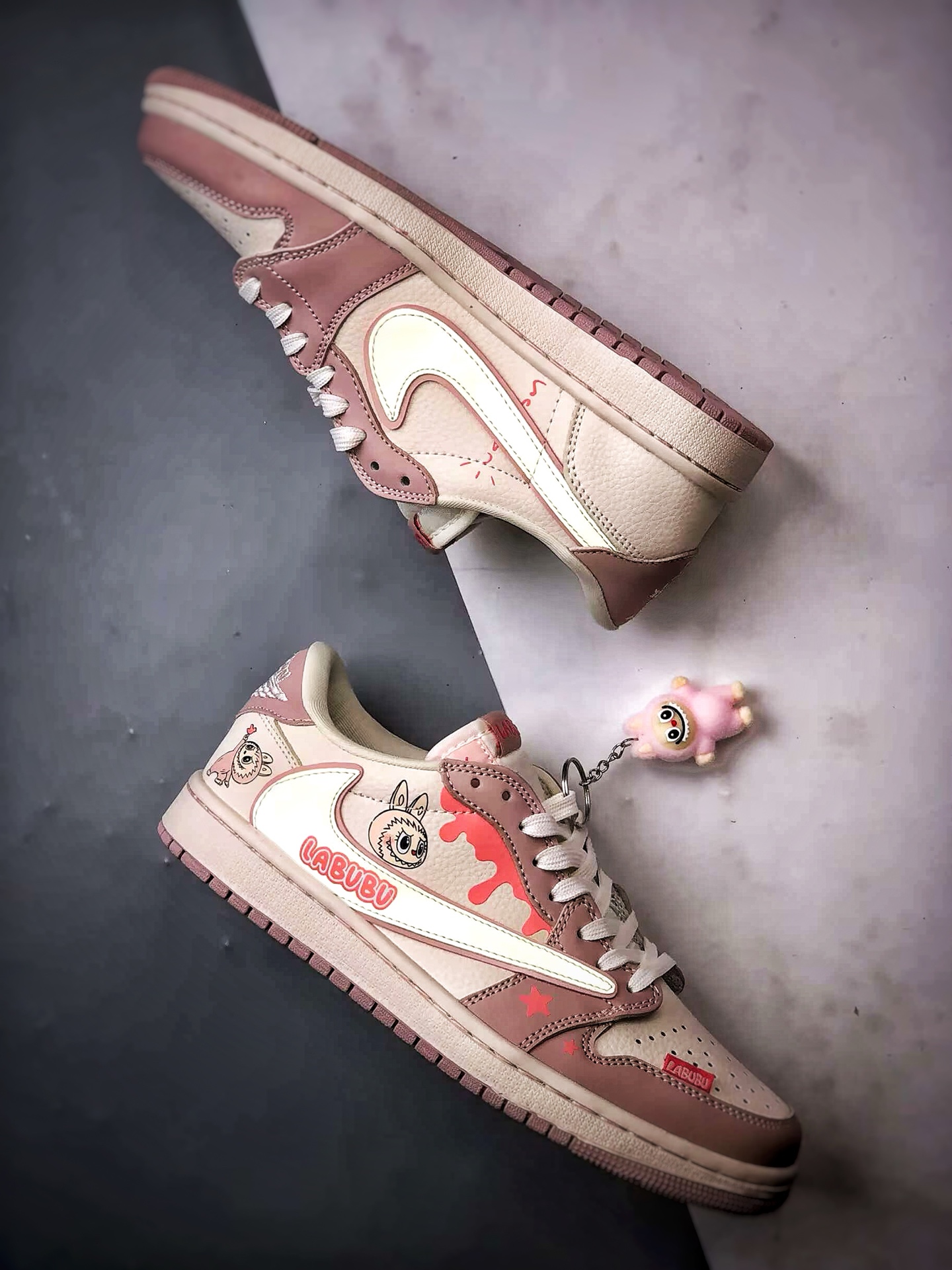 290 Air Jordan 1 Low ”高端定制” 拉布布涂鸦米白粉倒钩 DZ5899-021