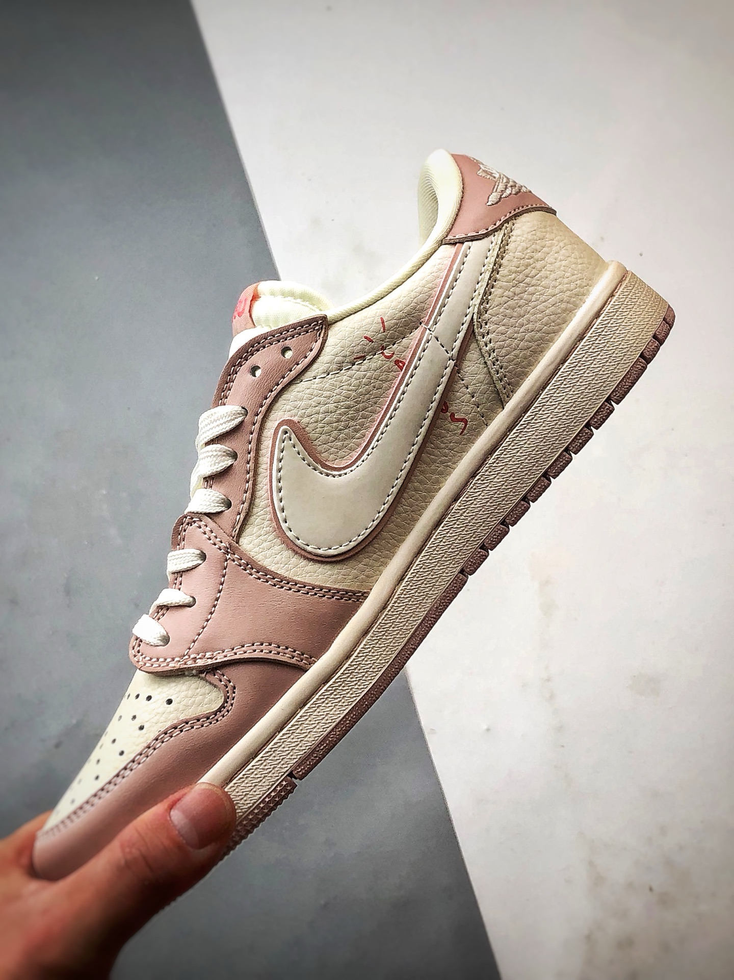 290 Air Jordan 1 Low ”高端定制” 拉布布涂鸦米白粉倒钩 DZ5899-021