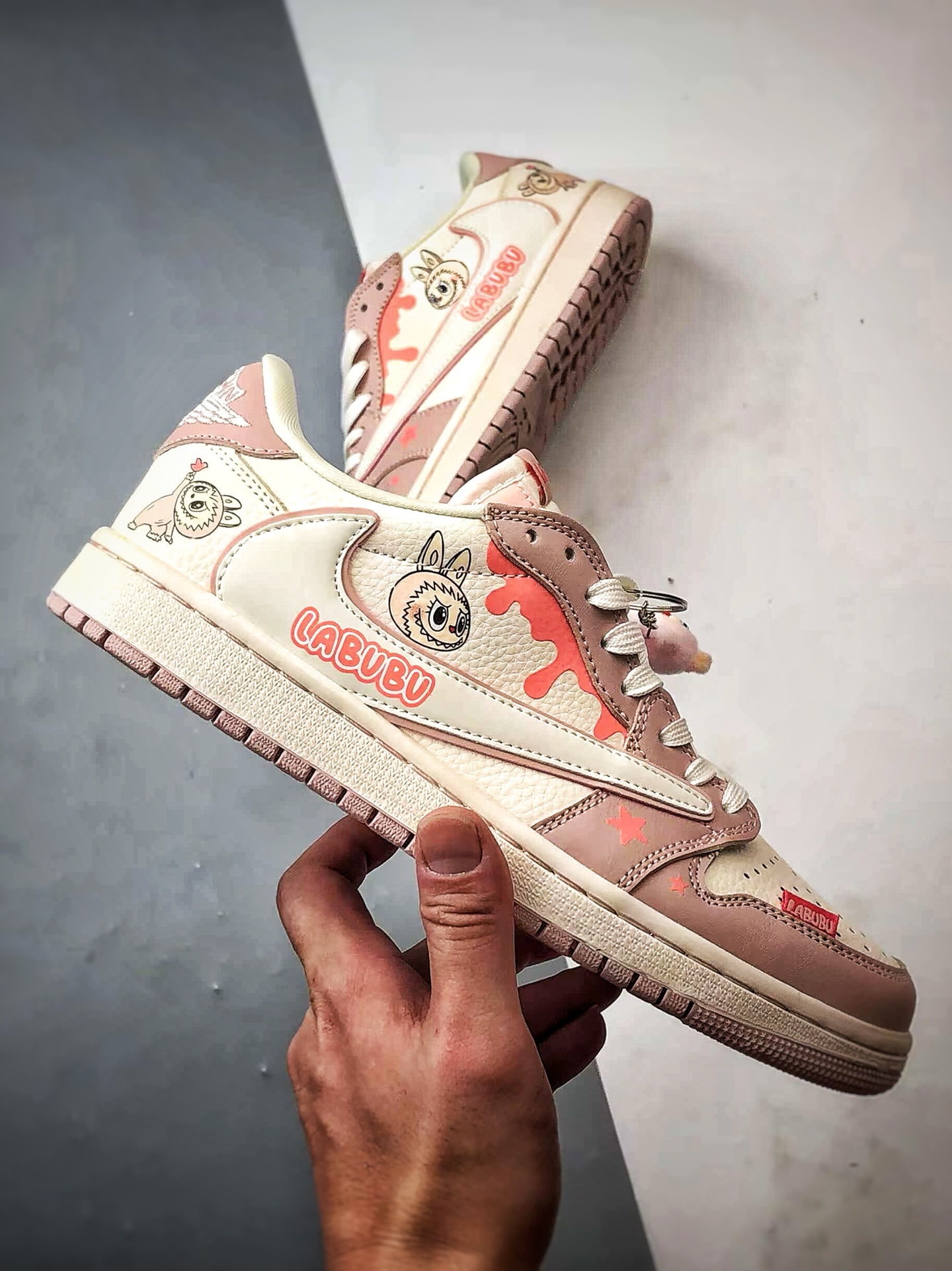 290 Air Jordan 1 Low ”高端定制” 拉布布涂鸦米白粉倒钩 DZ5899-021