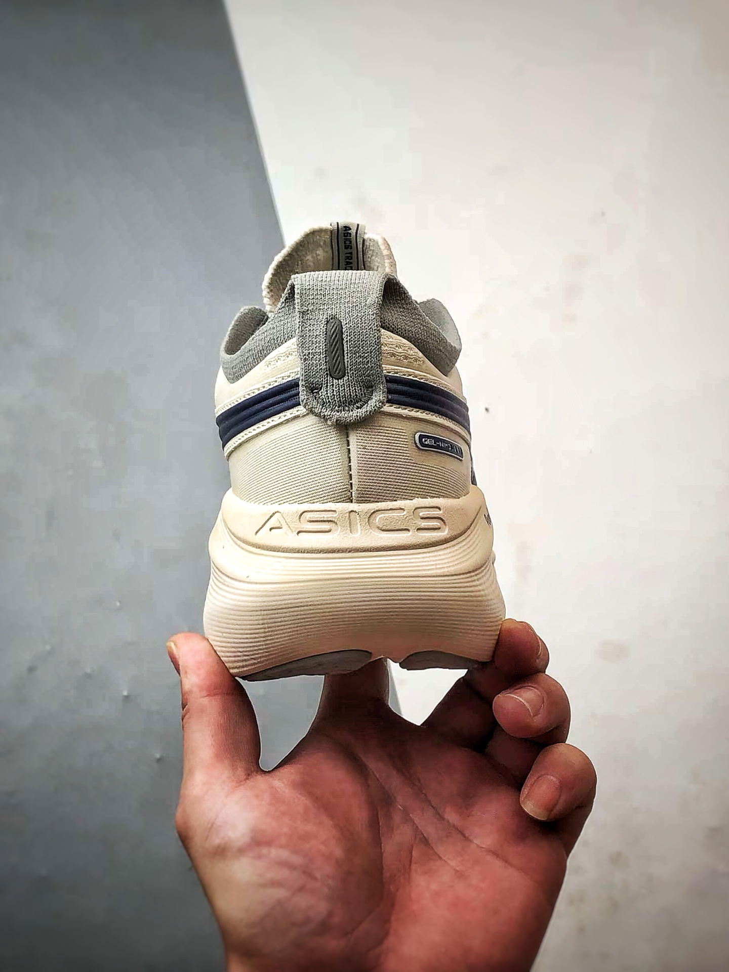 210 Asics Gel-Nimbus 27 靛蓝色 亚瑟士27代舒适轻盈休闲跑步鞋 1011C028-200