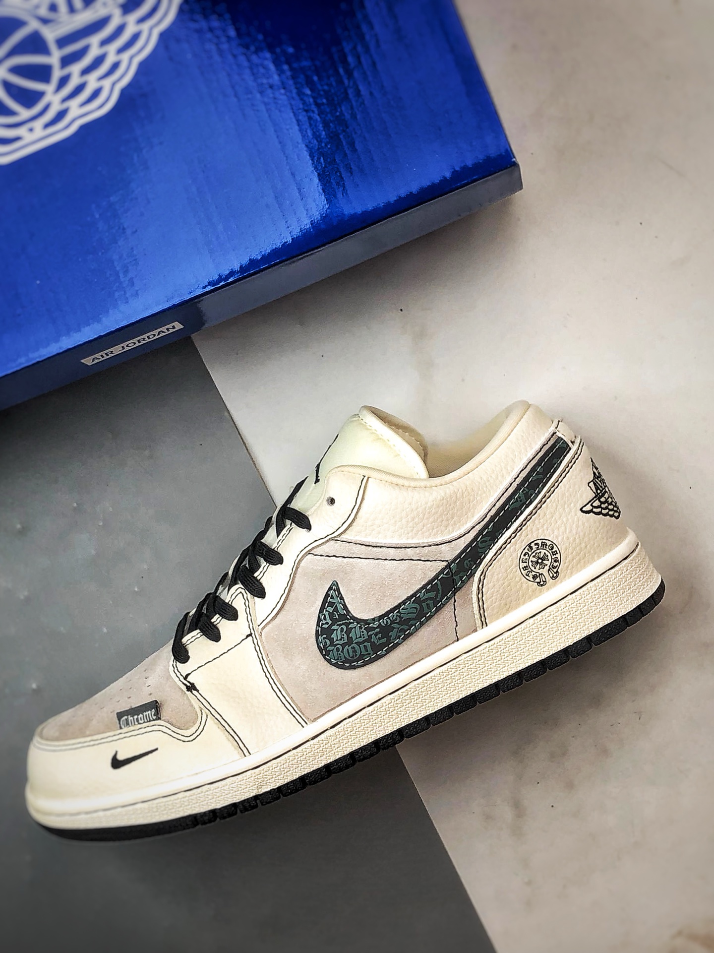 Air Jordan 1 Low ”高端定制” 克罗心米黑印花反光钩 QR2025-004