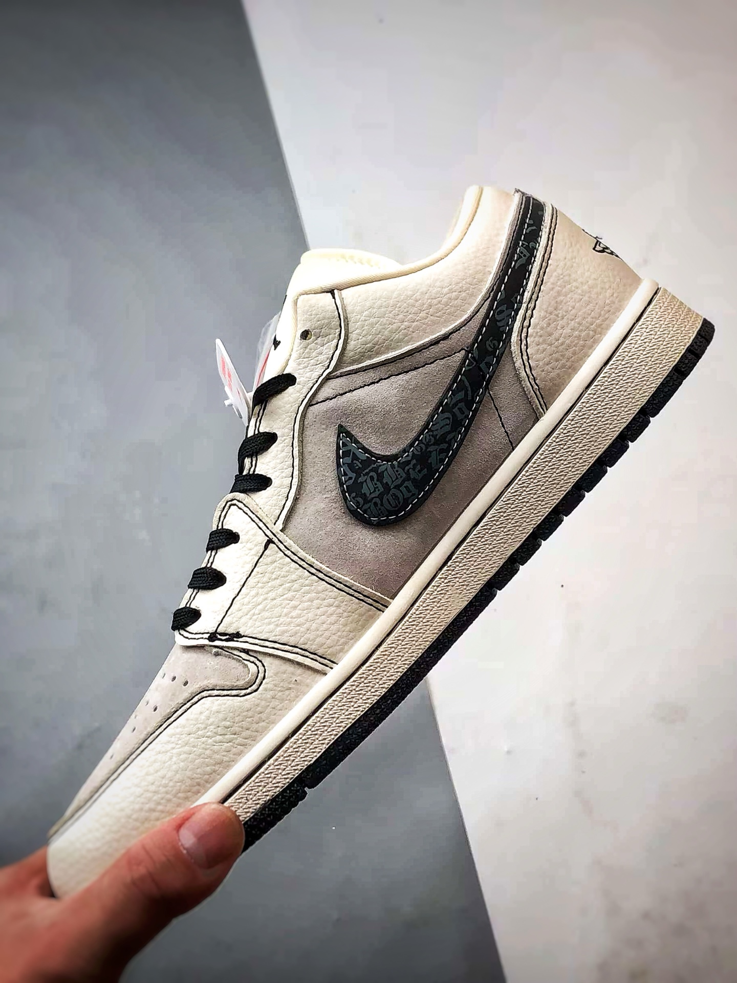 Air Jordan 1 Low ”高端定制” 克罗心米黑印花反光钩 QR2025-004