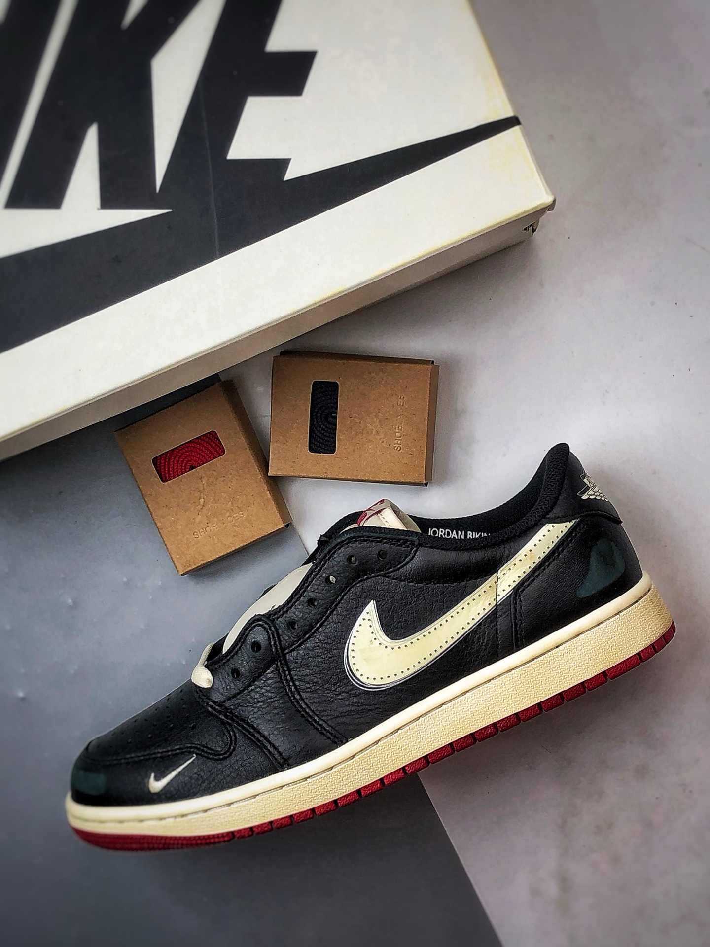 Nigel Sylvester x Air Jordan 1 Low Nitro ”Better With Time” 联名做旧黑白红 IB8958-001