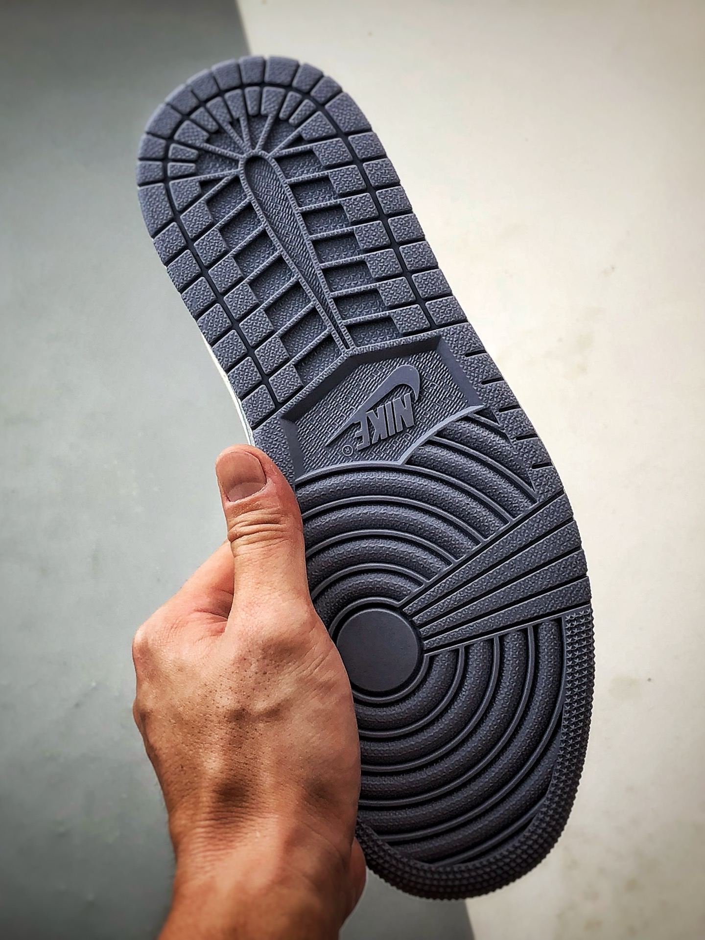 Air Jordan 1 Low ”高端定制” 拉布布涂鸦米白灰蓝倒钩 DZ5899-018