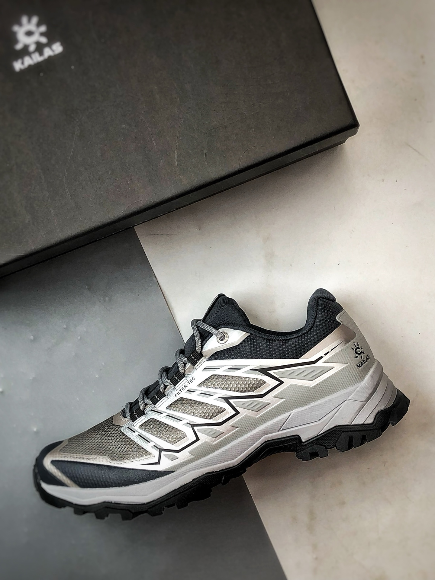 280 凯乐石KAILAS 远征5 FLT 金属银灰 户外低帮防水登山徒步运动鞋
