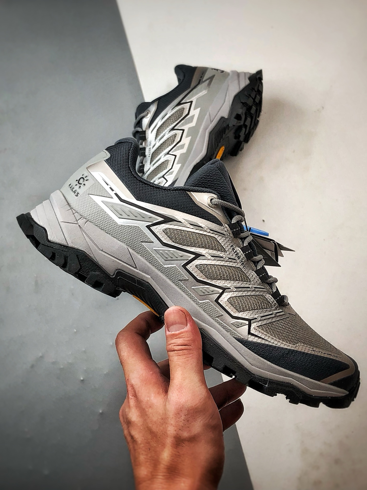 280 凯乐石KAILAS 远征5 FLT 金属银灰 户外低帮防水登山徒步运动鞋