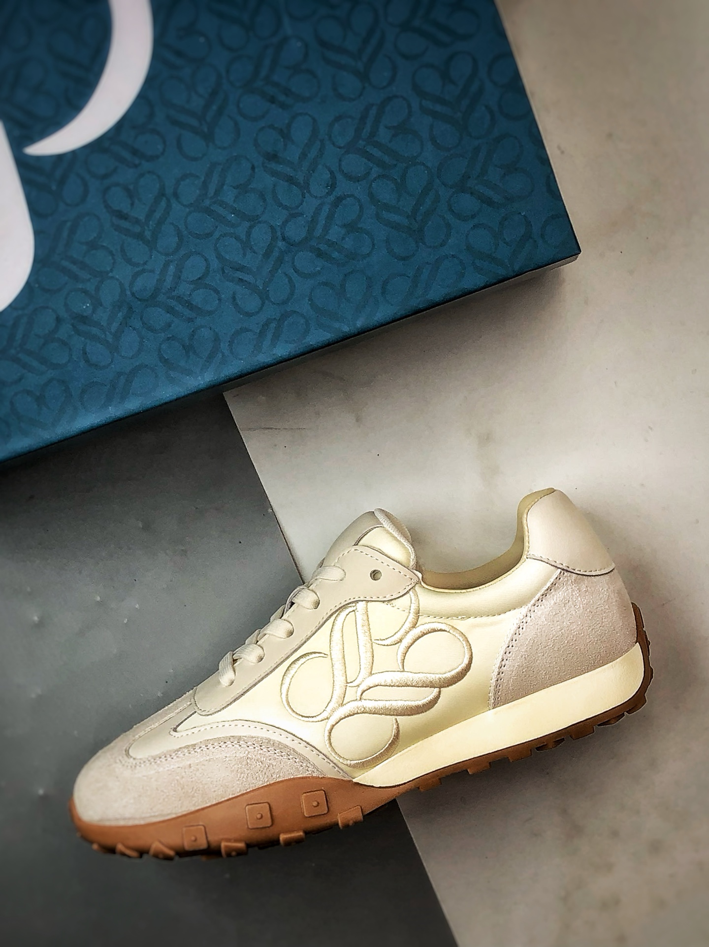 P220 真美诗joypeace 小彩蛋 city walk选手 米色 精美花纹刺绣阿甘德训复古潮流生活休闲鞋