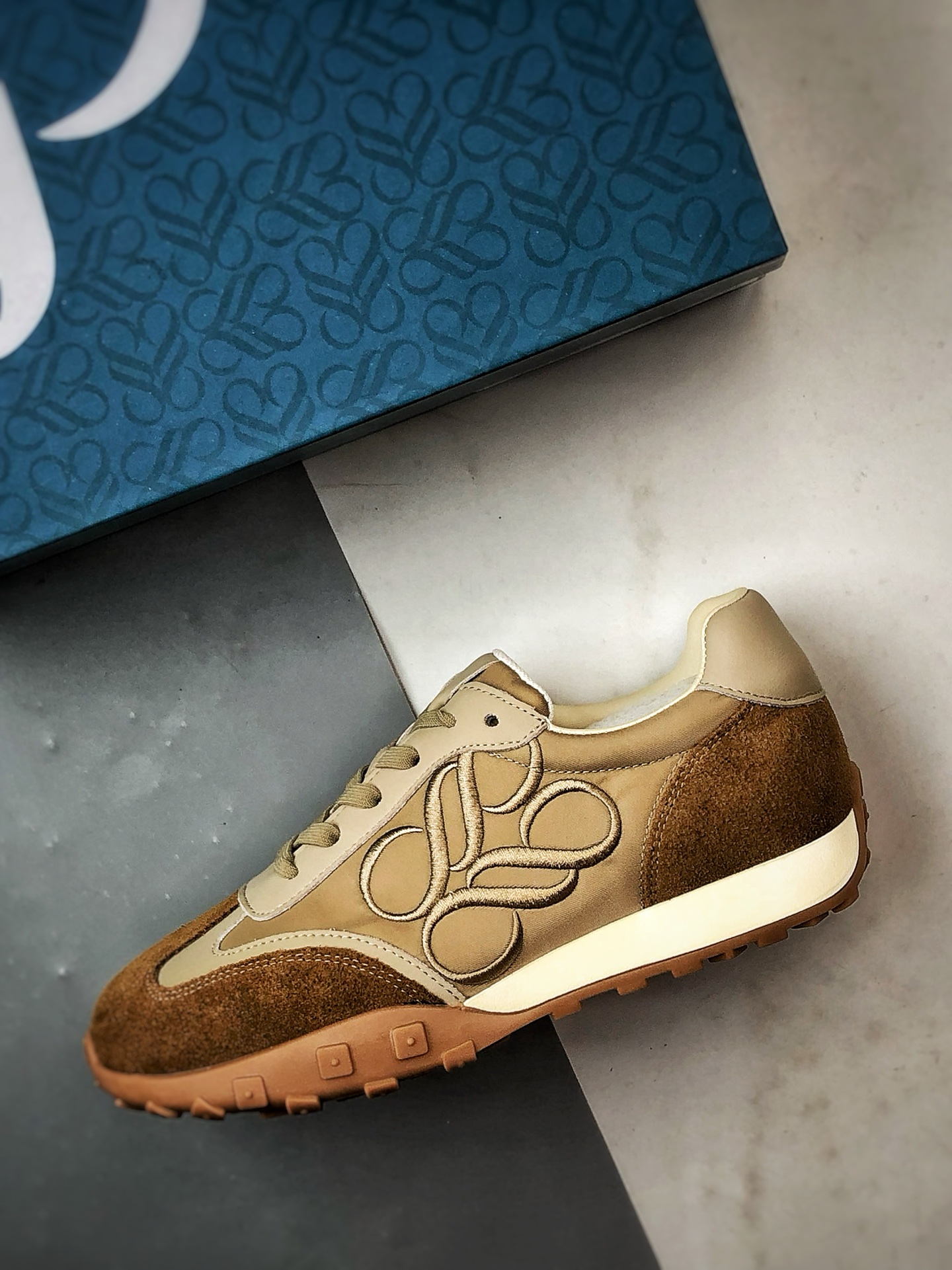 P220 真美诗joypeace 小彩蛋 city walk选手 棕色 精美花纹刺绣阿甘德训复古潮流生活休闲鞋