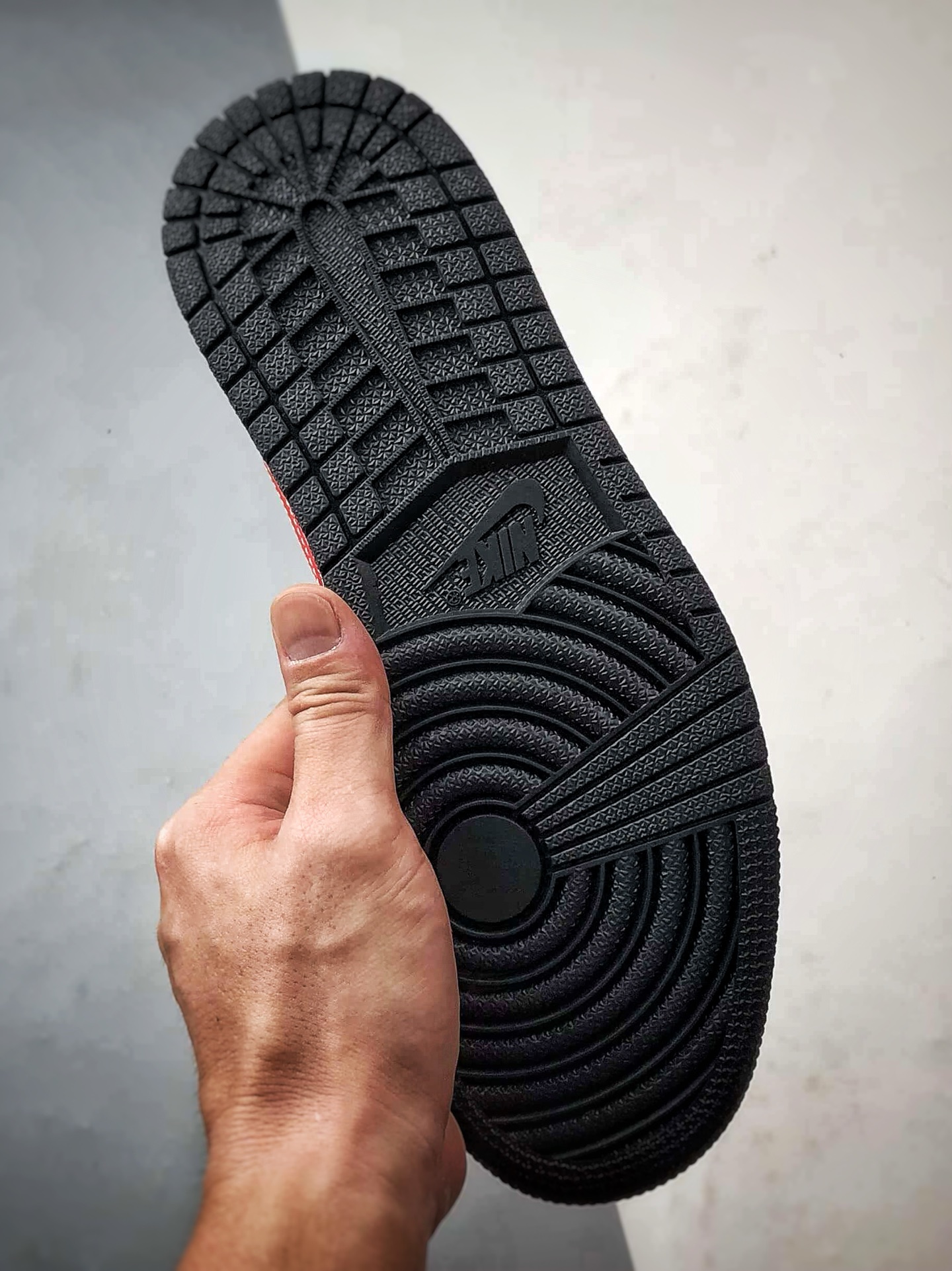 Air Jordan 1 Low ”高端定制” 芬迪黑白红倒钩 XS2025-078 Air Jordan 1 Low ”高端定制” 芬迪黑白红倒钩 XS2025-078