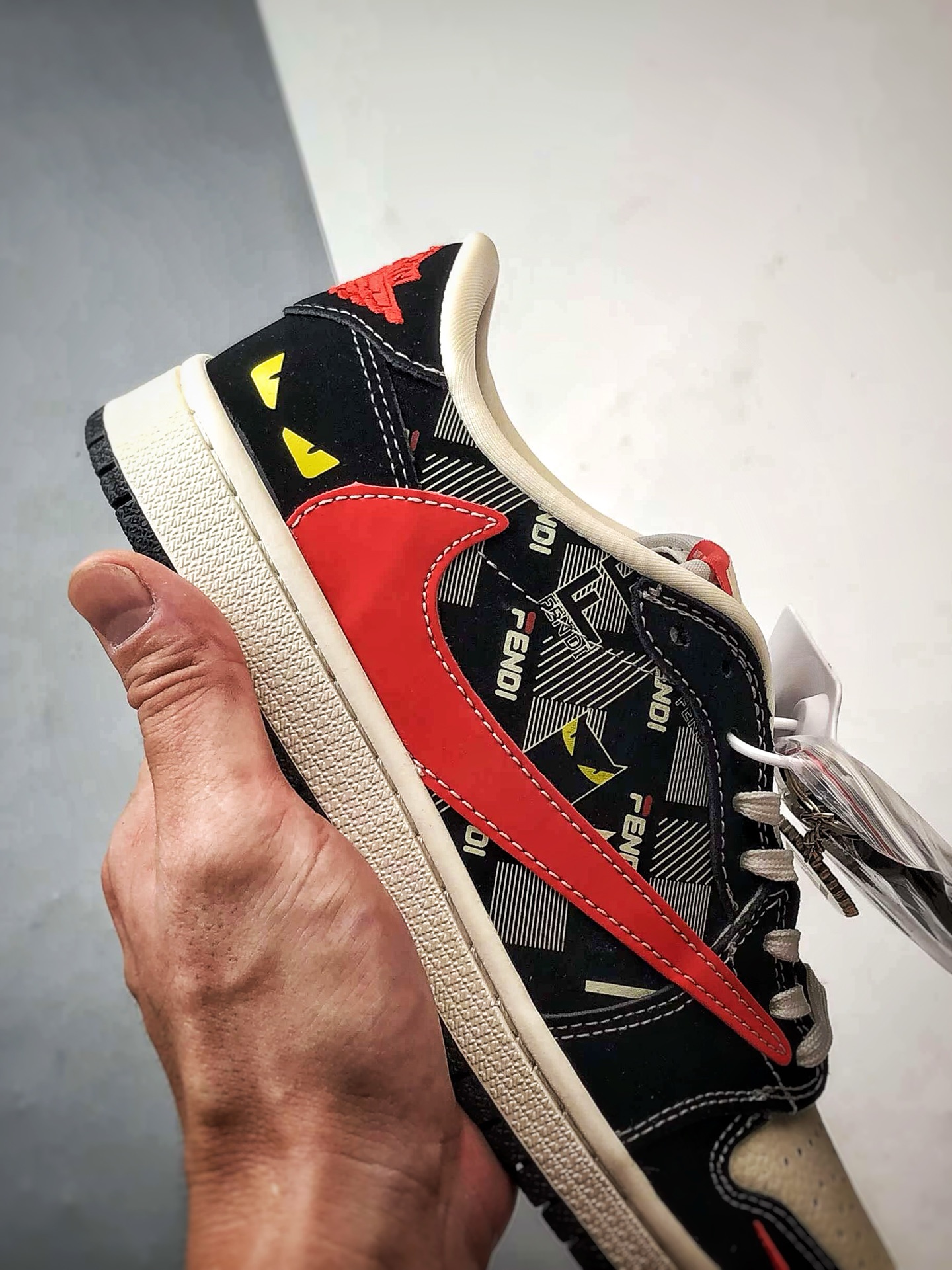 Air Jordan 1 Low ”高端定制” 芬迪黑白红倒钩 XS2025-078 Air Jordan 1 Low ”高端定制” 芬迪黑白红倒钩 XS2025-078
