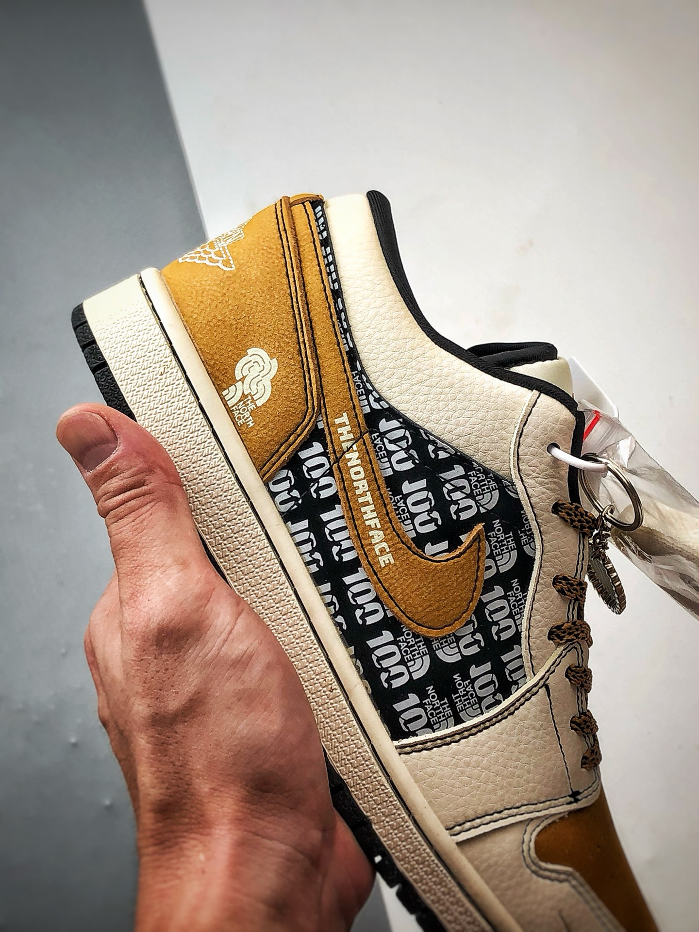 Air Jordan 1 Low ”高端定制” 北面印花拼接白黑土黄 LD2025-001