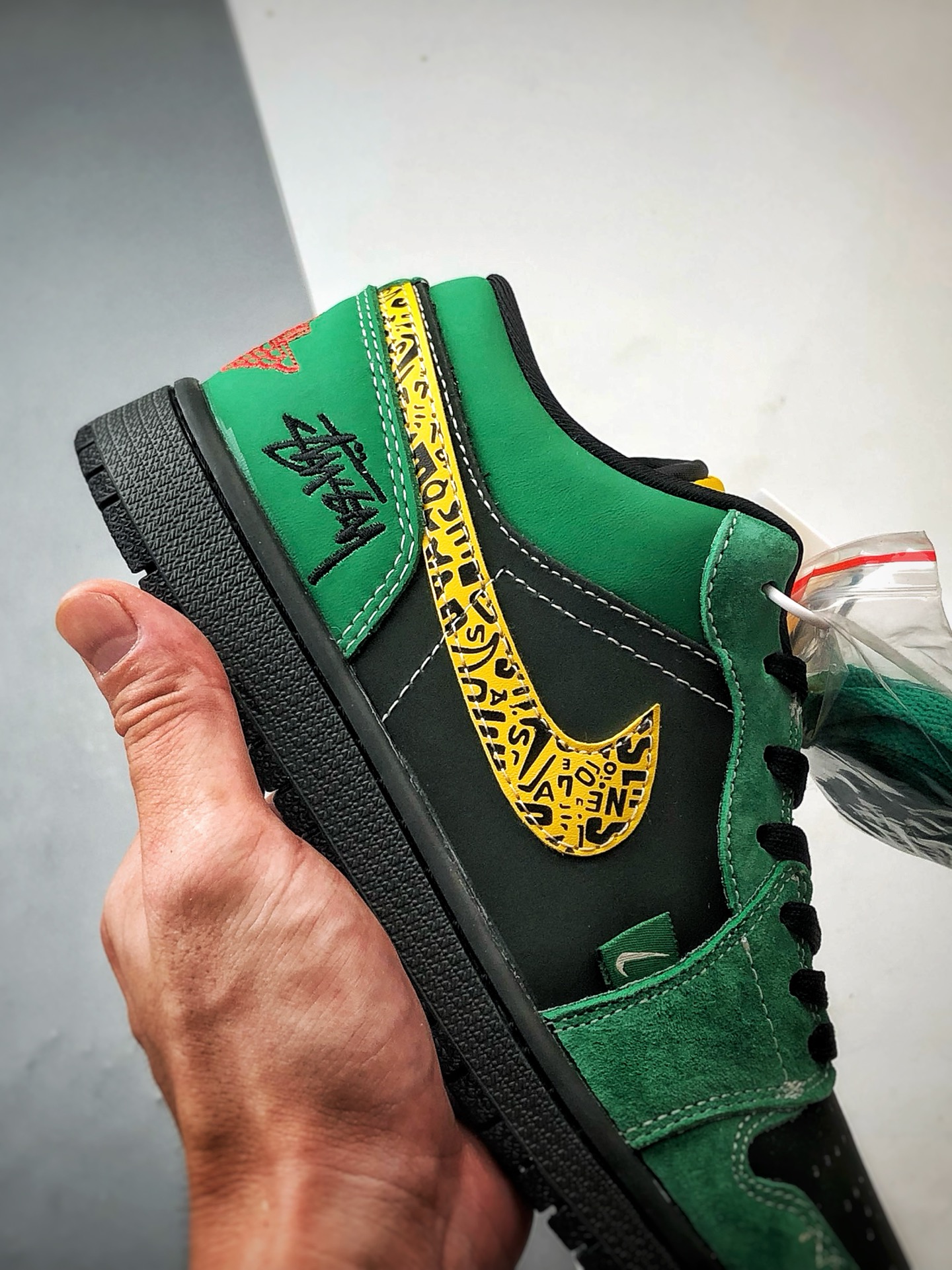 Air Jordan 1 Low ”高端定制” 斯图西黑绿印花黄钩 LR8888-011
