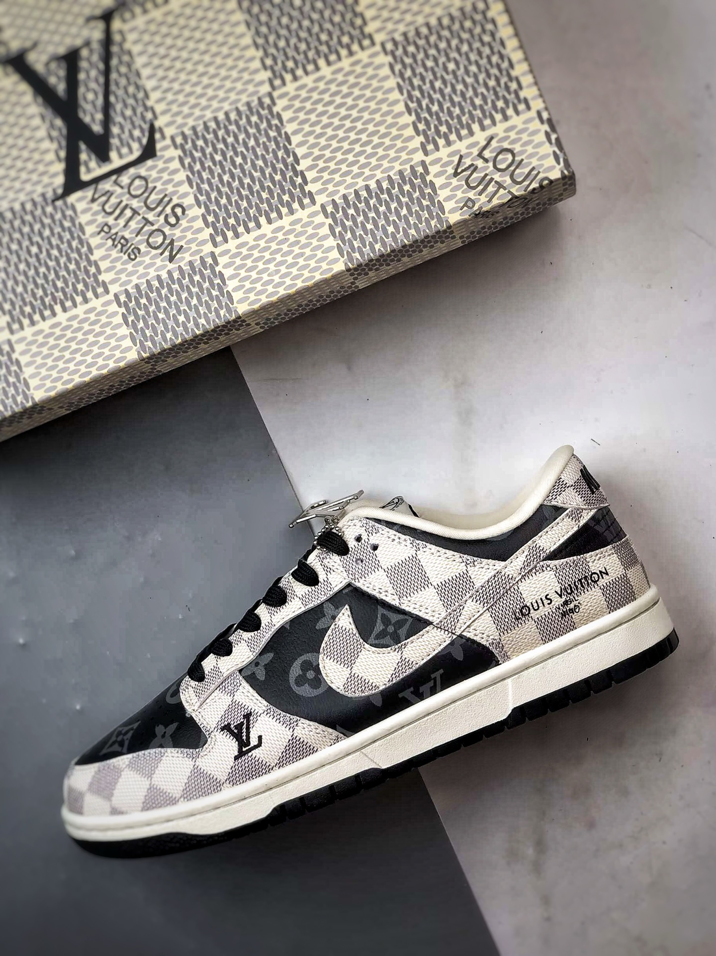 Air Jordan 1 Low ”高端定制” LV印花米黑棋盘格 SC0601-452