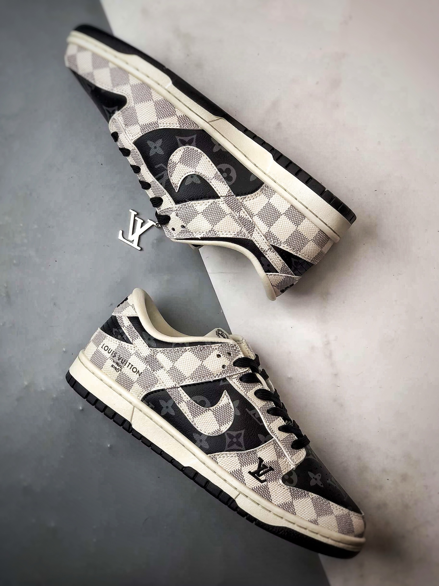 Air Jordan 1 Low ”高端定制” LV印花米黑棋盘格 SC0601-452