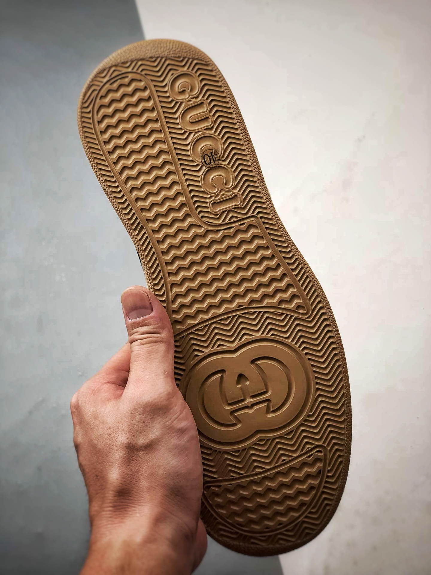 480 Chunky B Sneaker系列 棕色 低帮厚底增高休闲时尚饼干鞋