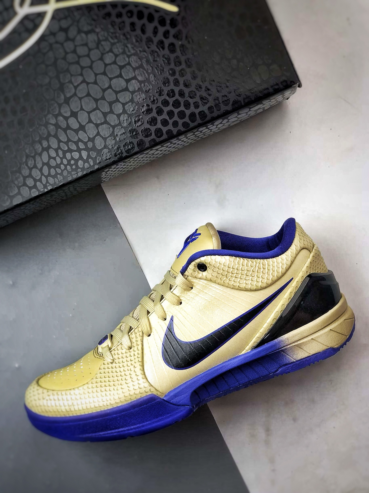 NK Zoom Kobe 4 Protro 巴萨联名金黑紫 IM2532-701