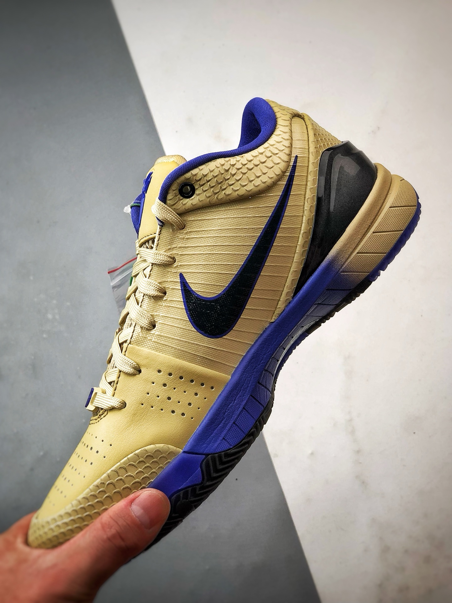 NK Zoom Kobe 4 Protro 巴萨联名金黑紫 IM2532-701