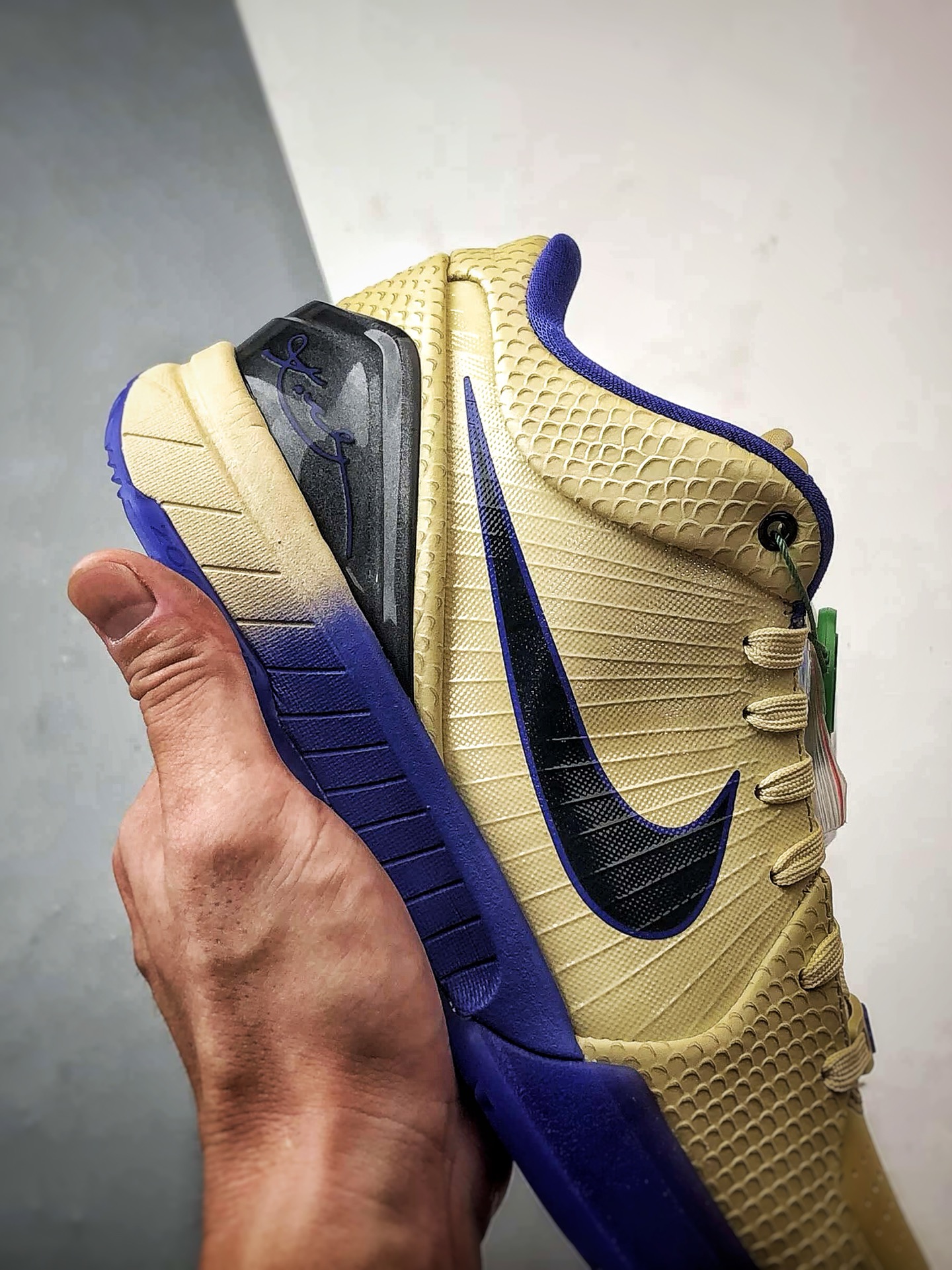 NK Zoom Kobe 4 Protro 巴萨联名金黑紫 IM2532-701