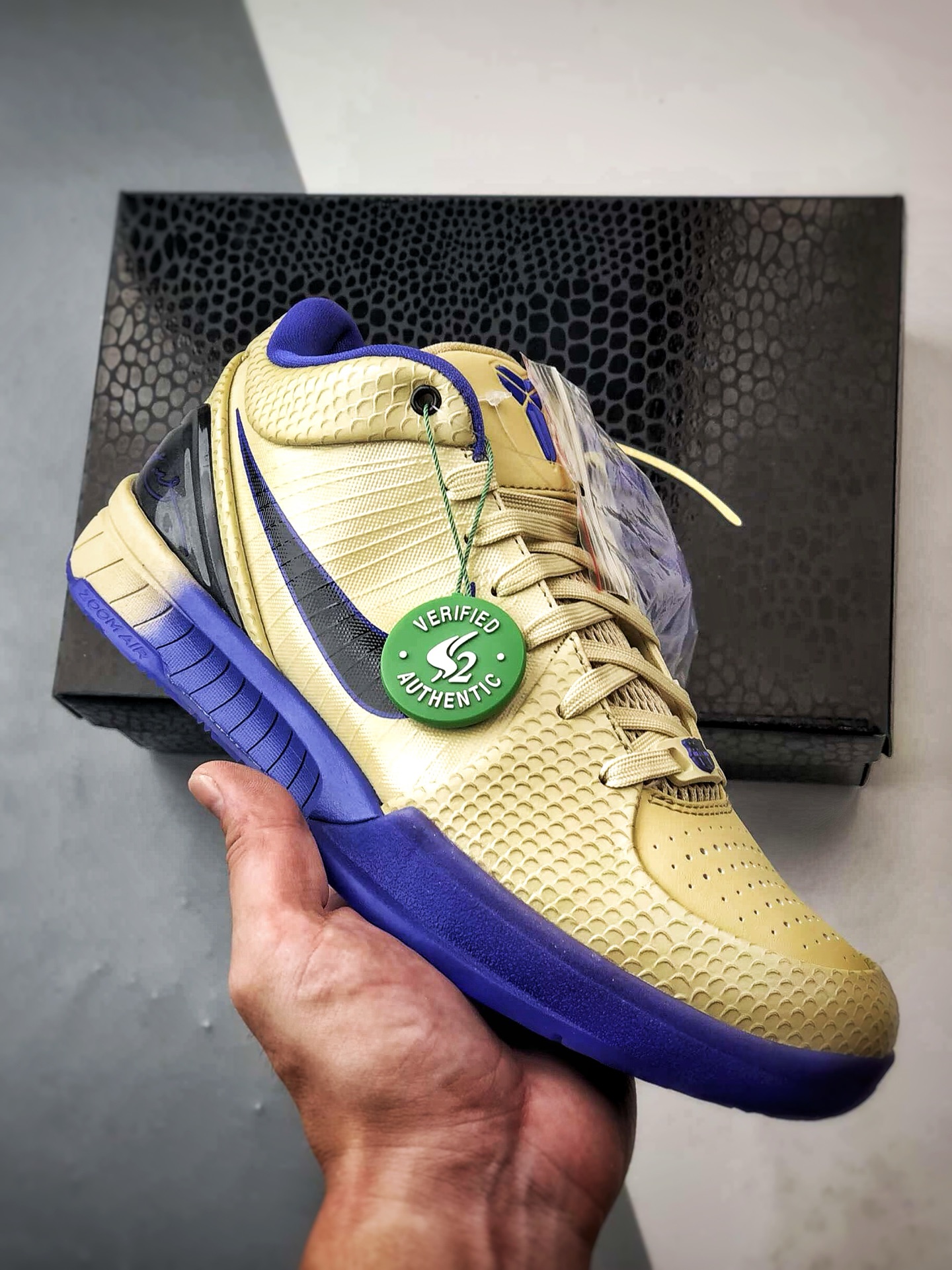 NK Zoom Kobe 4 Protro 巴萨联名金黑紫 IM2532-701