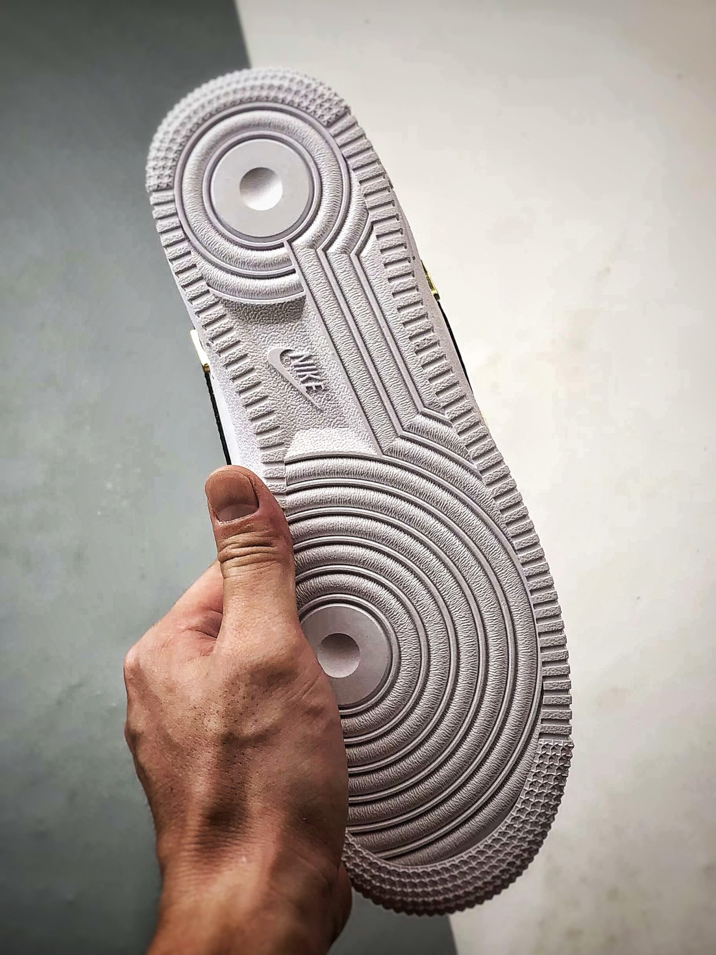 定制球鞋 Air Force 1 Low 金色四小钩 白黑 经典休闲运动板鞋 ZH0316-113