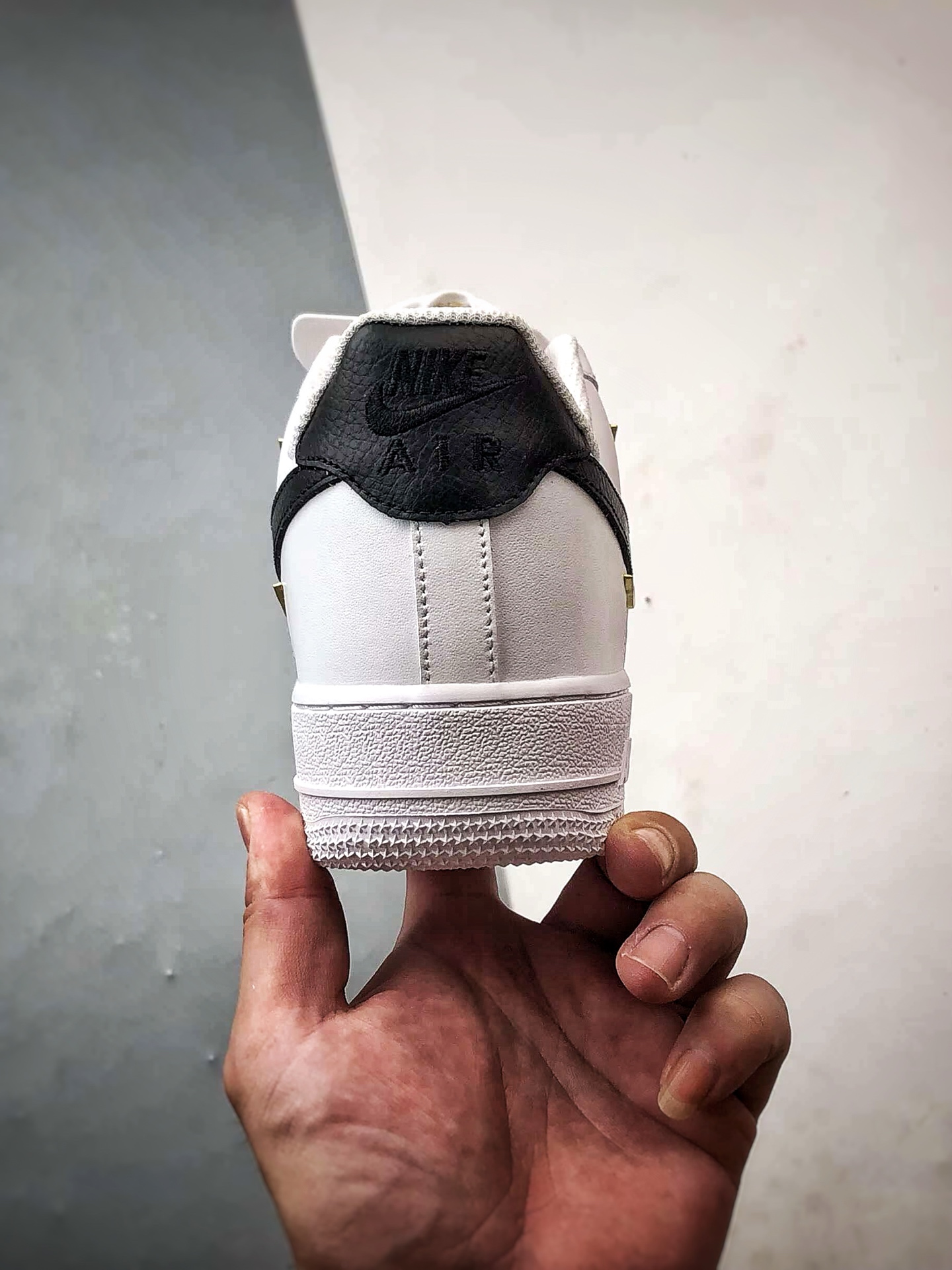 定制球鞋 Air Force 1 Low 金色四小钩 白黑 经典休闲运动板鞋 ZH0316-113