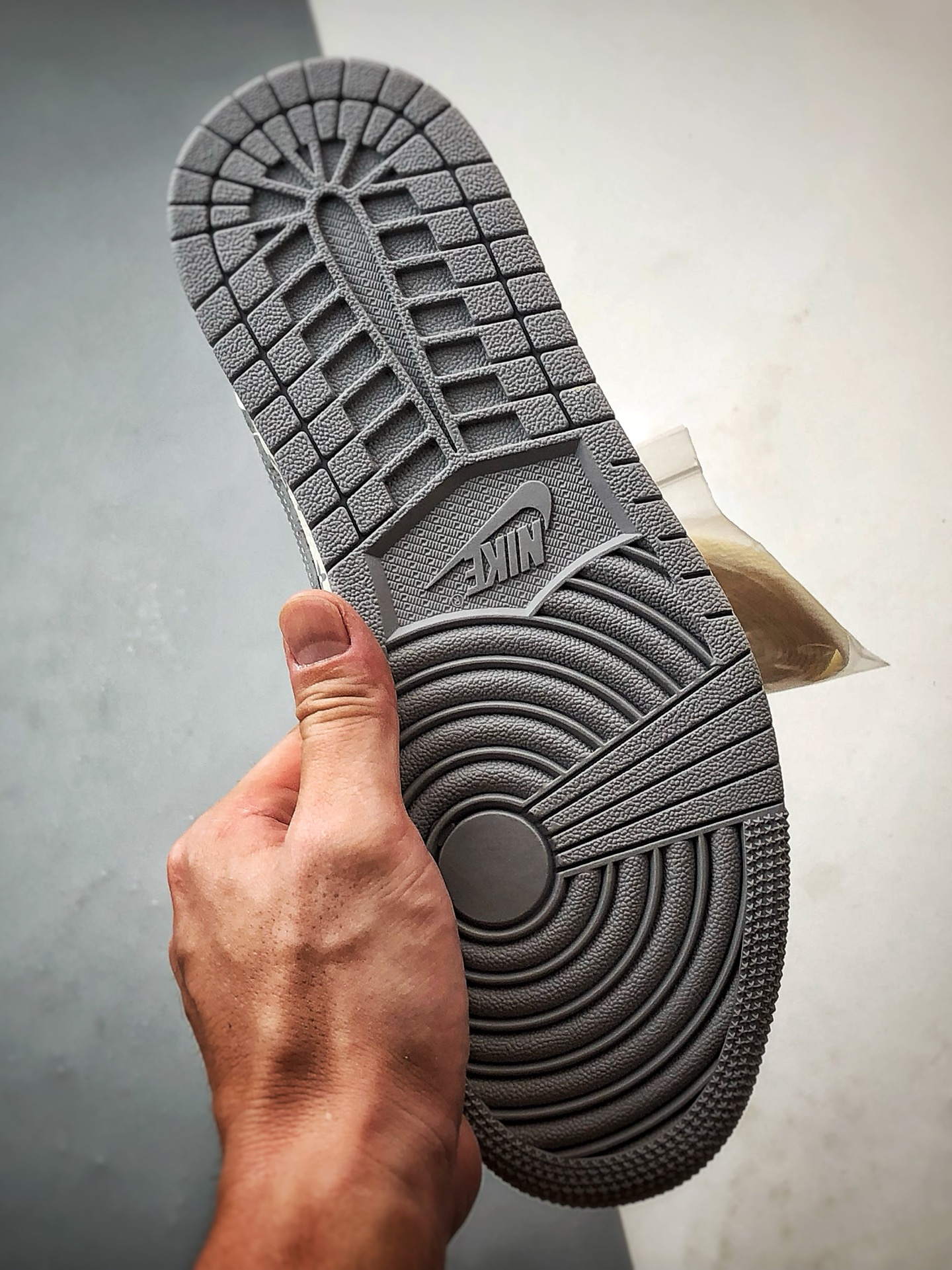 Air Jordan 1 Low ”高端定制” LV印花米白灰倒钩 CS5288-502 Air Jordan 1 Low ”高端定制” LV印花米白灰倒钩 CS5288-502