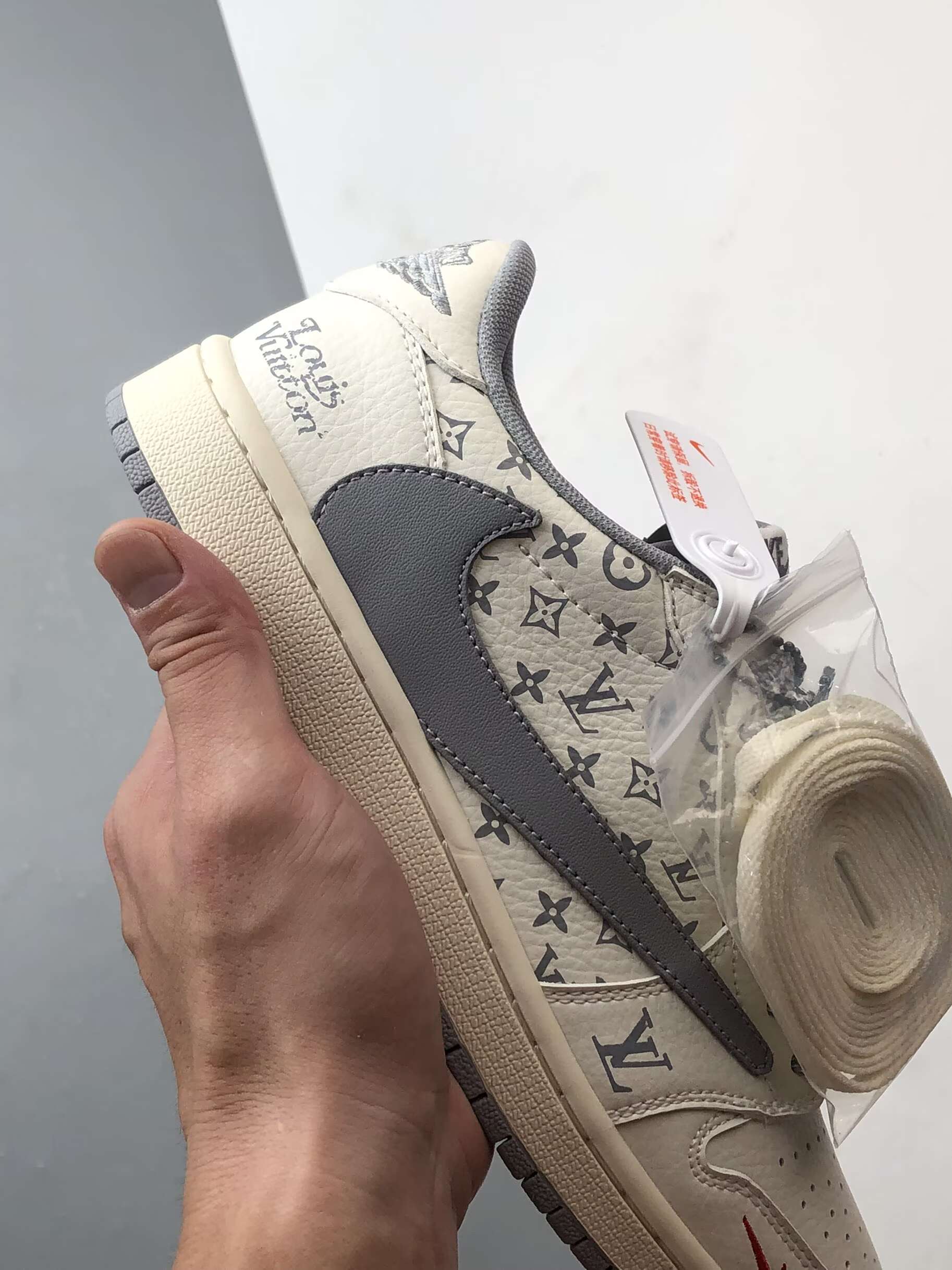 Air Jordan 1 Low ”高端定制” LV印花米白灰倒钩 CS5288-502 Air Jordan 1 Low ”高端定制” LV印花米白灰倒钩 CS5288-502