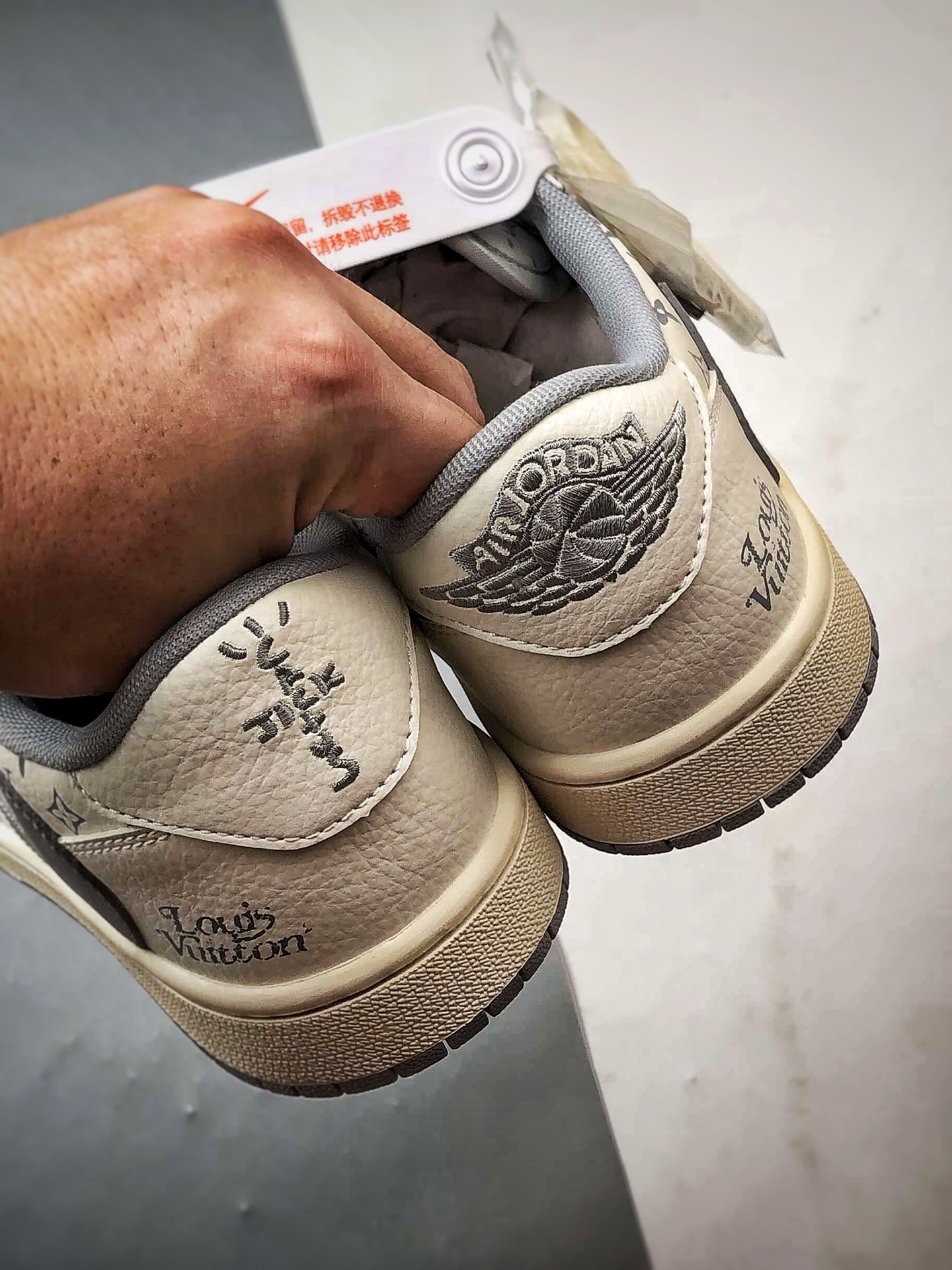 Air Jordan 1 Low ”高端定制” LV印花米白灰倒钩 CS5288-502 Air Jordan 1 Low ”高端定制” LV印花米白灰倒钩 CS5288-502