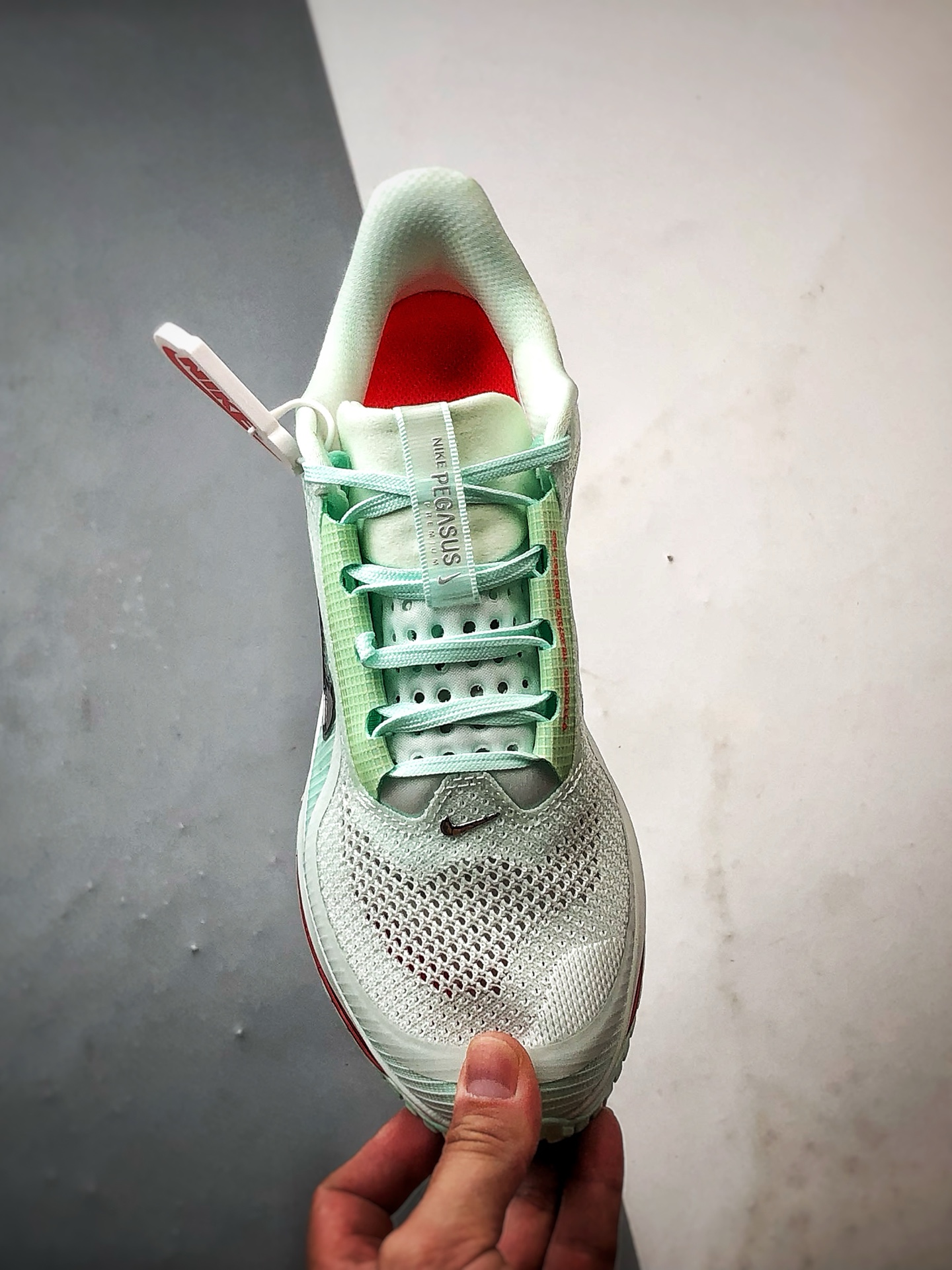 市售最强版本 欢迎对比 NK Pegasus Premium系列 白绿红 全掌气垫纤维气柱网面跑步鞋 HQ2592-301-莆田鞋,莆田鞋货源,高仿鞋,高仿鞋货源,安福档口,莆田高仿鞋,莆田鞋批发,高仿鞋批发,莆田高仿运动鞋,高仿运动鞋,莆田运动鞋 市售最强版本 欢迎对比 NK Pegasus Premium系列 白绿红 全掌气垫纤维气柱网面跑步鞋 HQ2592-301