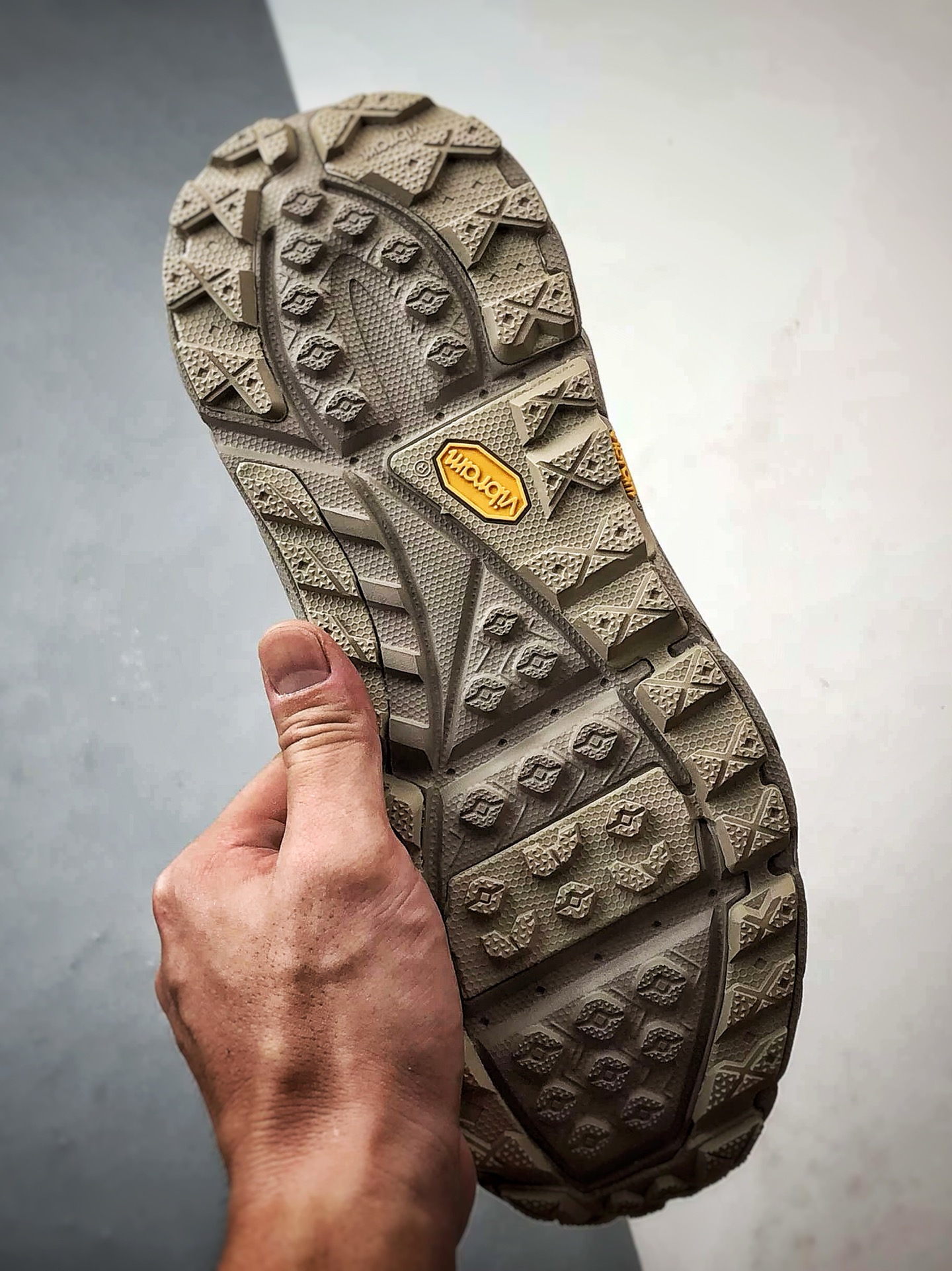 450 Hoka One One Tor Uitra High 米色 托亚潮流户外高帮越野登山功能鞋 1129958-STPST