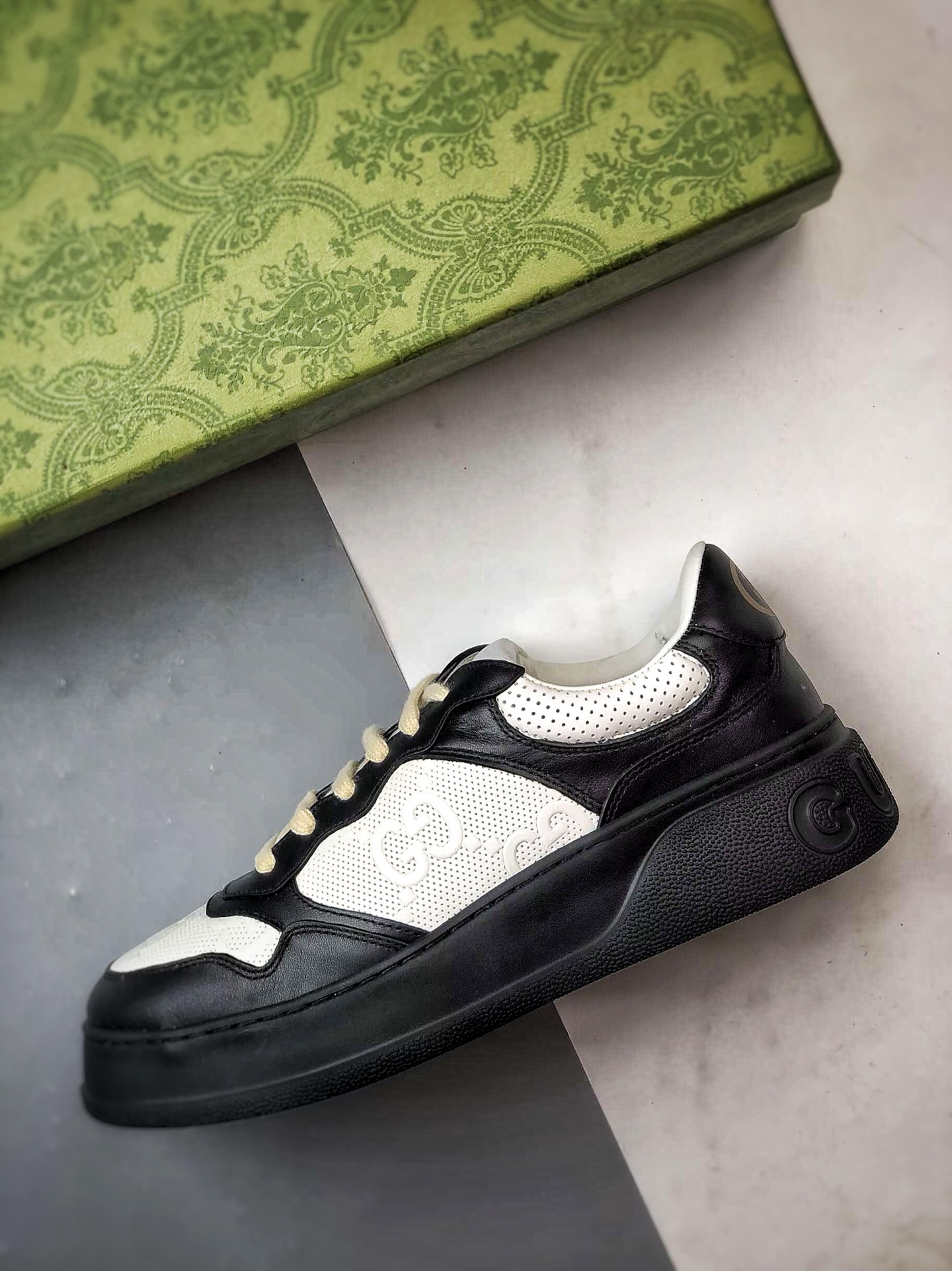 480 Chunky B Sneaker系列 黑白 低帮厚底增高休闲时尚饼干鞋