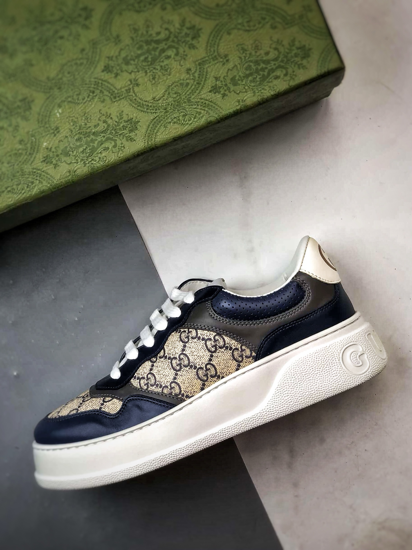 480 Chunky B Sneaker系列 深蓝 低帮厚底增高休闲时尚饼干鞋-Chinese UA Cheap High Quatity Brand Clothes Bags handbags Sneakers wholesale wholesaler seller from China Factory suppliers Fashion Clothing Shoes best Quality Beautiful Price 480 Chunky B Sneaker系列 深蓝 低帮厚底增高休闲时尚饼干鞋