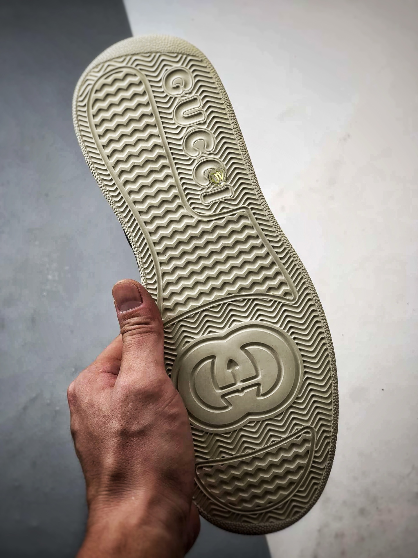 480 Chunky B Sneaker系列 灰色 低帮厚底增高休闲时尚饼干鞋-Chinese UA Cheap High Quatity Brand Clothes Bags handbags Sneakers wholesale wholesaler seller from China Factory suppliers Fashion Clothing Shoes best Quality Beautiful Price 480 Chunky B Sneaker系列 灰色 低帮厚底增高休闲时尚饼干鞋