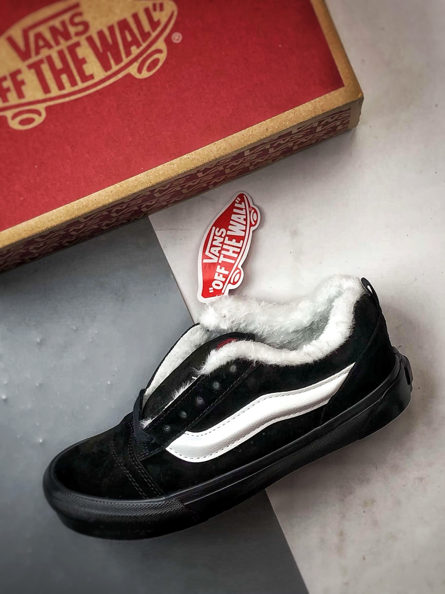 Vans Knu Skool 黑武士 百搭休闲防滑减震加绒款面包鞋 VN0009QCBMA