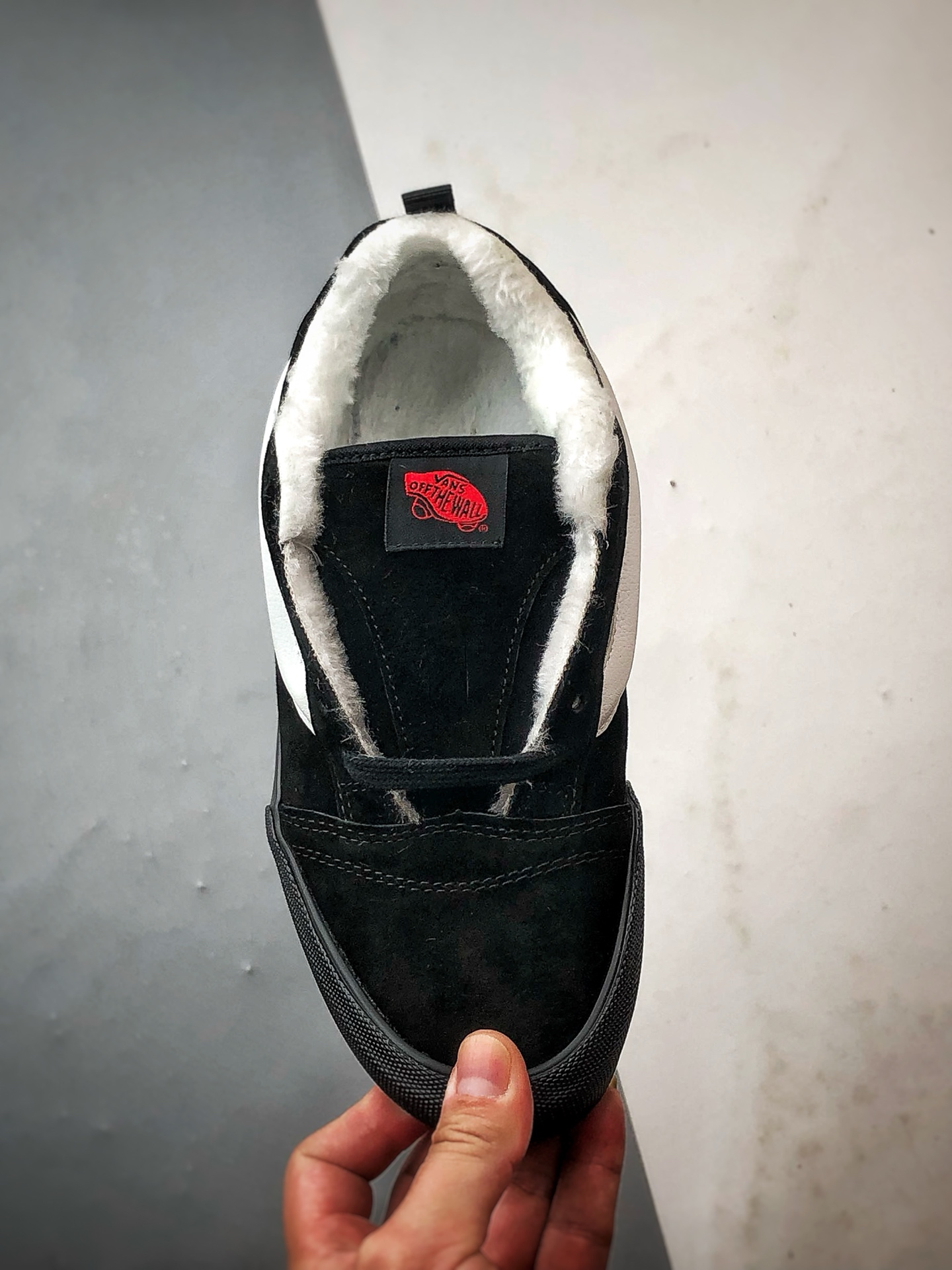 Vans Knu Skool 黑武士 百搭休闲防滑减震加绒款面包鞋 VN0009QCBMA