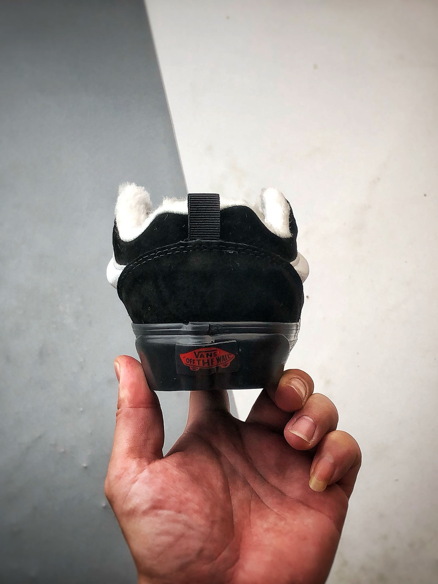 Vans Knu Skool 黑武士 百搭休闲防滑减震加绒款面包鞋 VN0009QCBMA