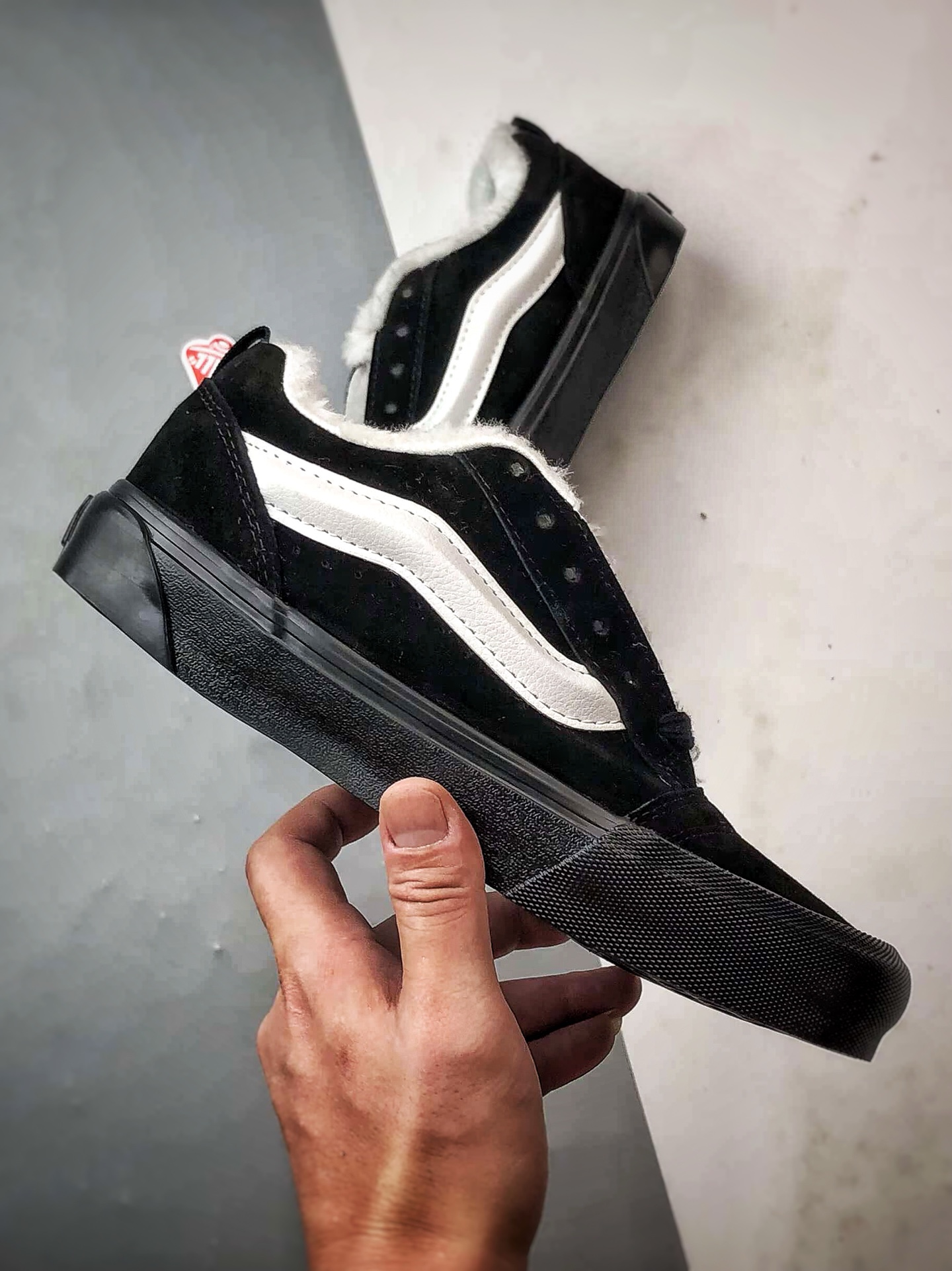 Vans Knu Skool 黑武士 百搭休闲防滑减震加绒款面包鞋 VN0009QCBMA