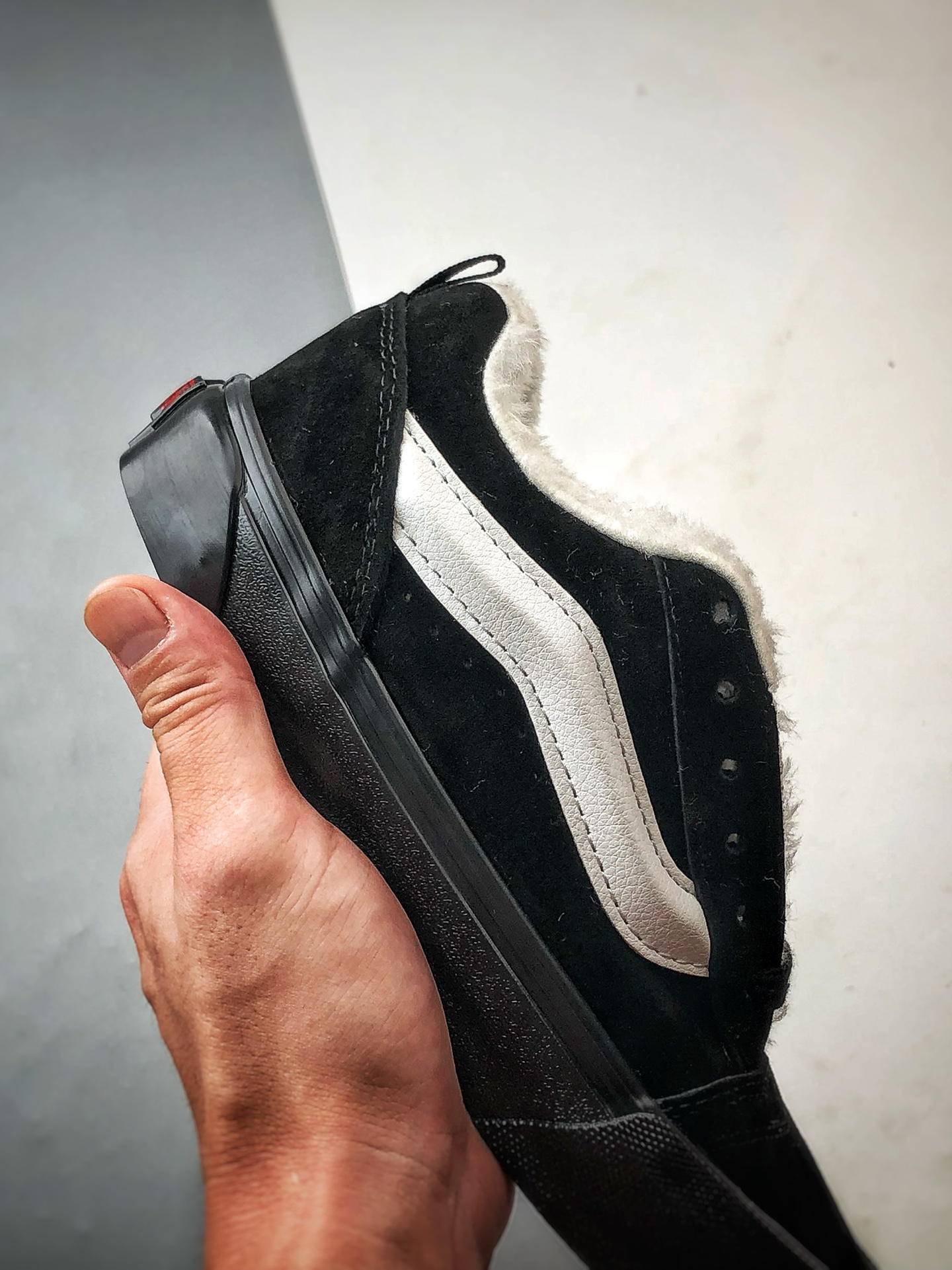 Vans Knu Skool 黑武士 百搭休闲防滑减震加绒款面包鞋 VN0009QCBMA