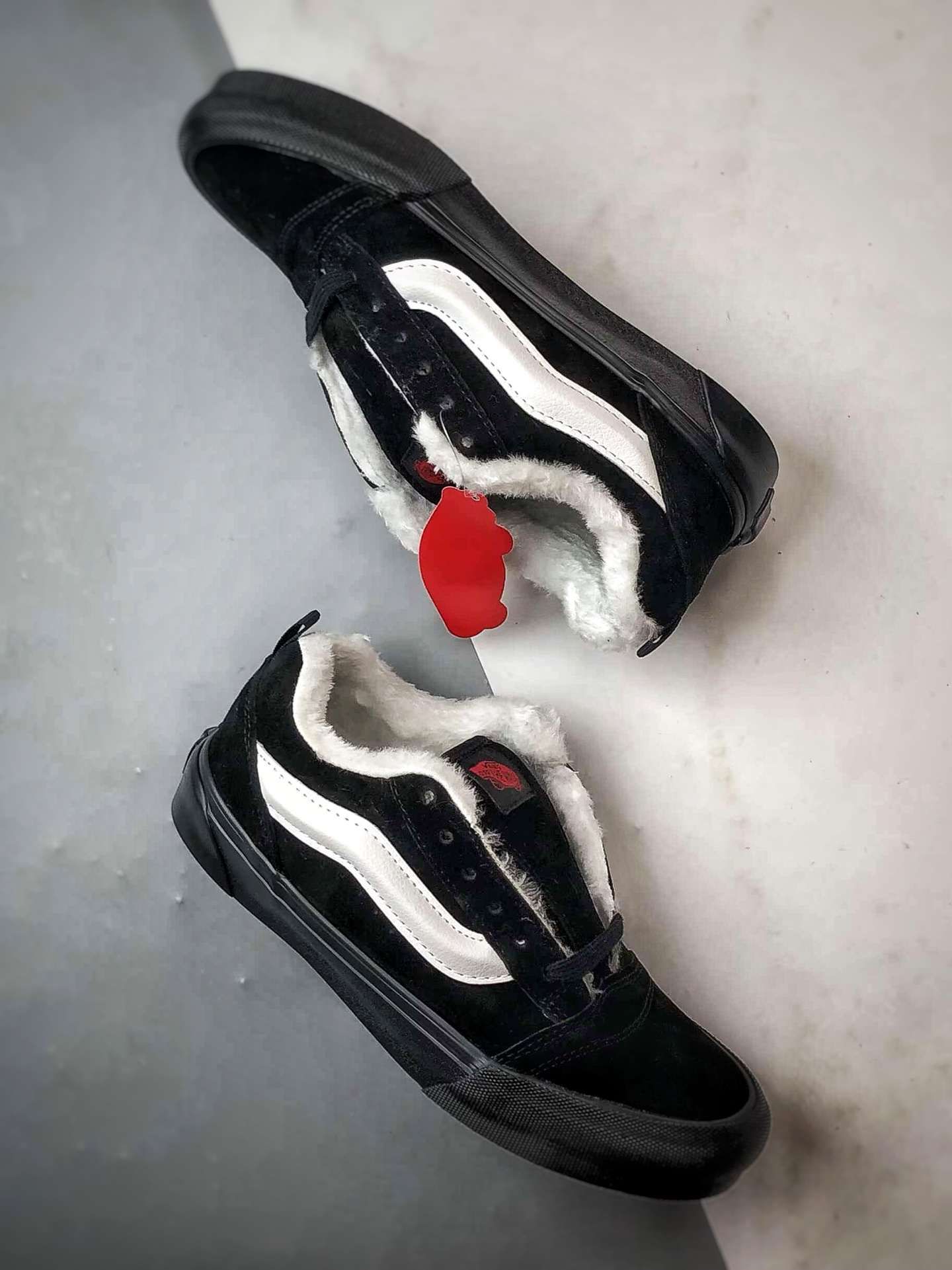 Vans Knu Skool 黑武士 百搭休闲防滑减震加绒款面包鞋 VN0009QCBMA