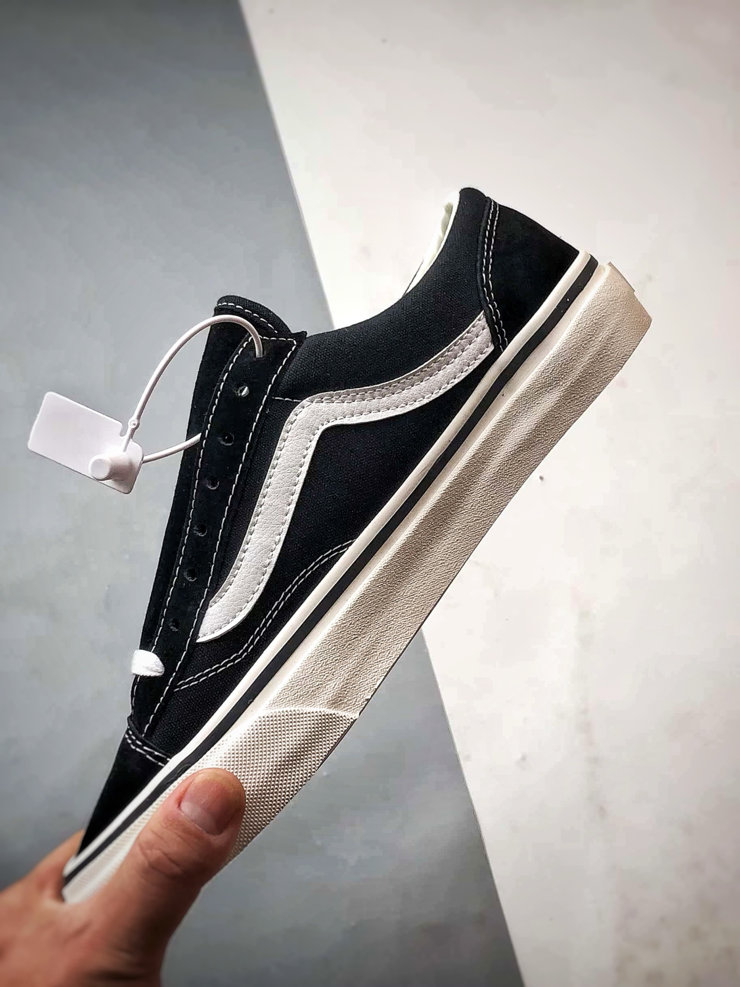 VANS高阶小头黑 OG玩家必备 Vans Premium Old Skool 36 万斯高阶 小头黑白休闲硫化板鞋 VN000E8VBPT-莆田鞋,莆田鞋货源,高仿鞋,高仿鞋货源,安福档口,莆田高仿鞋,莆田鞋批发,高仿鞋批发,莆田高仿运动鞋,高仿运动鞋,莆田运动鞋 VANS高阶小头黑 OG玩家必备 Vans Premium Old Skool 36 万斯高阶 小头黑白休闲硫化板鞋 VN000E8VBPT