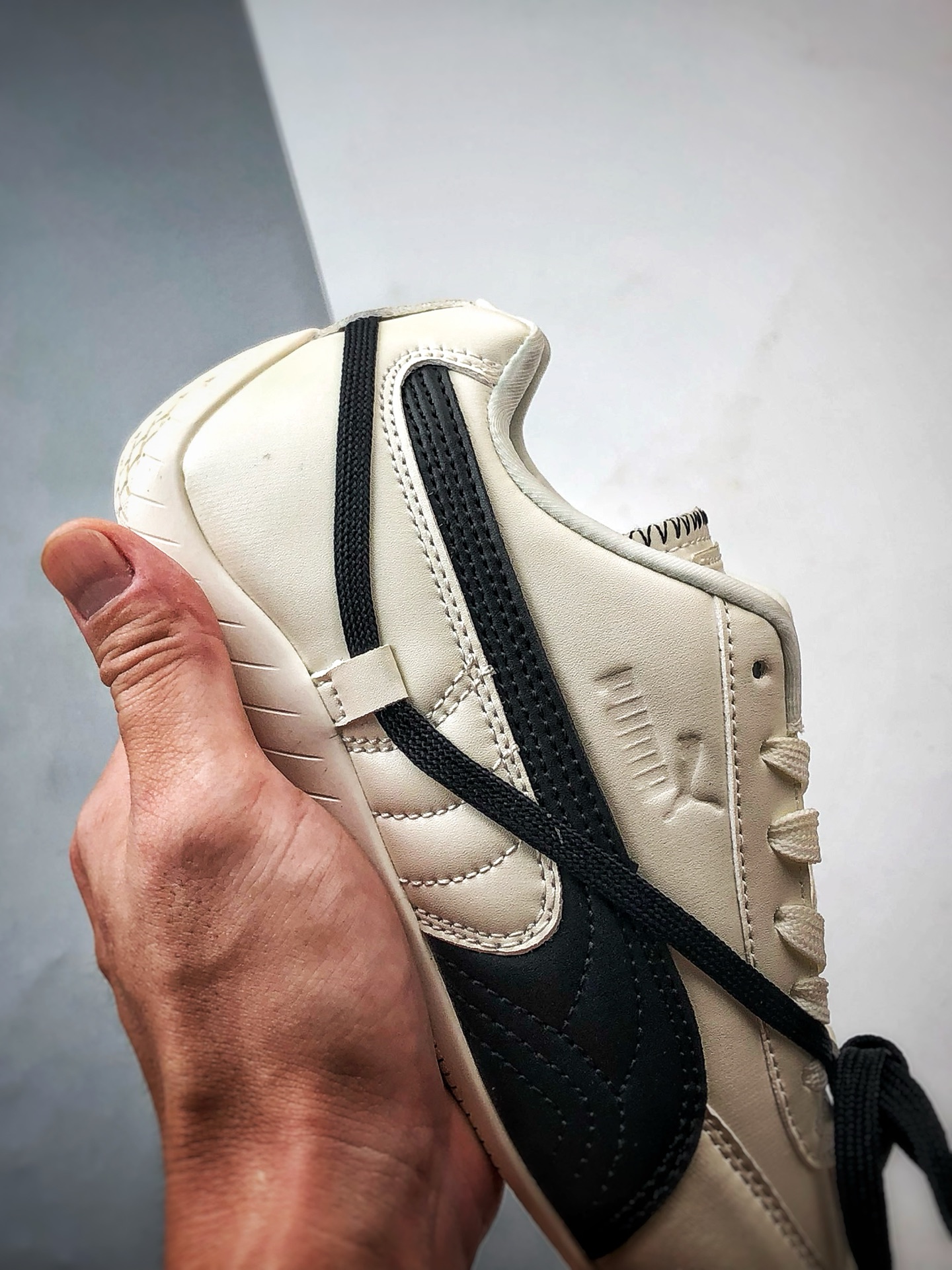 Rose x Puma Speedcet 白黑 彪马薄底德迅复古运动休闲赛车跑鞋 404390-01-莆田鞋,莆田鞋货源,高仿鞋,高仿鞋货源,安福档口,莆田高仿鞋,莆田鞋批发,高仿鞋批发,莆田高仿运动鞋,高仿运动鞋,莆田运动鞋 Rose x Puma Speedcet 白黑 彪马薄底德迅复古运动休闲赛车跑鞋 404390-01