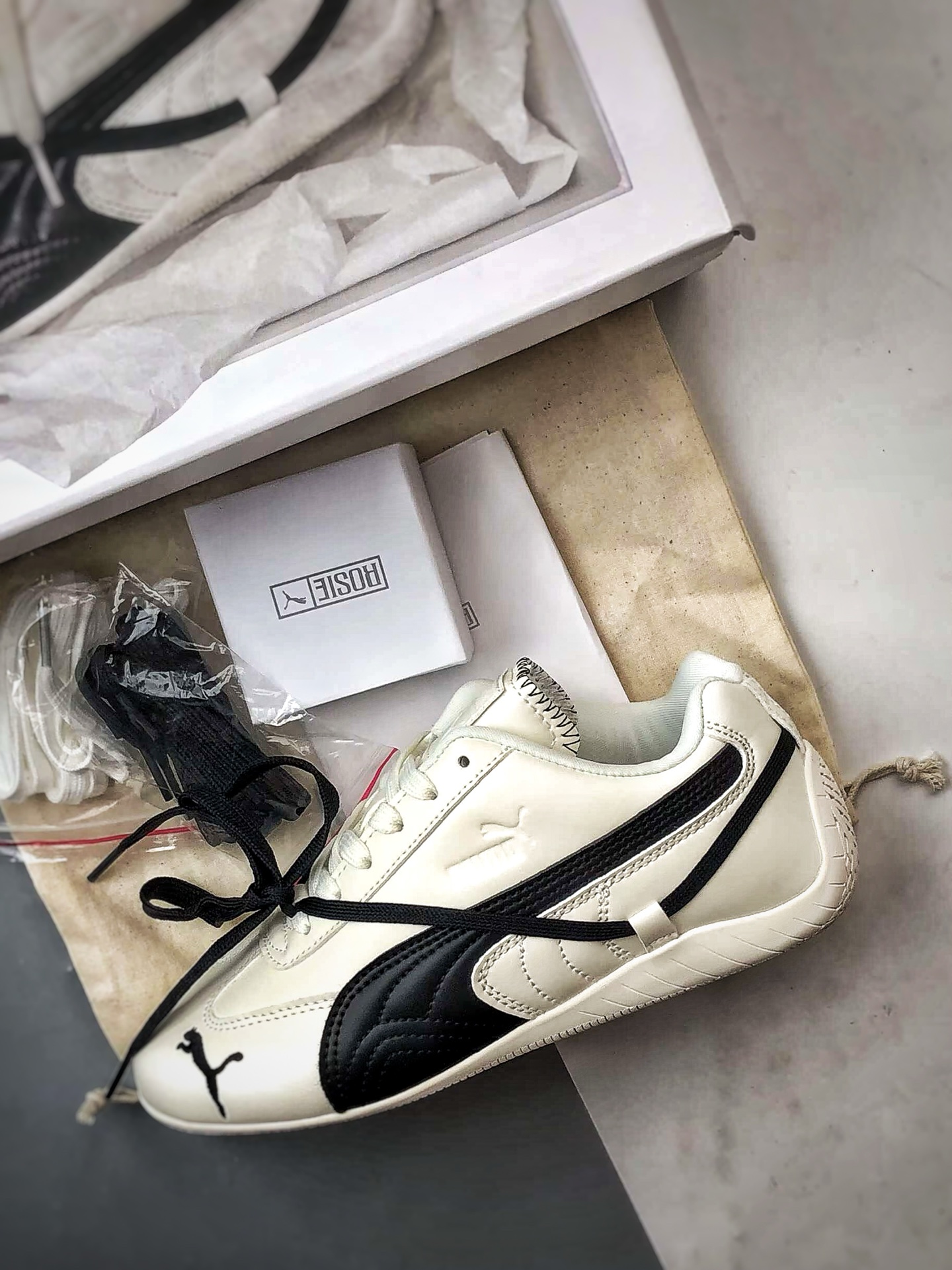 Rose x Puma Speedcet 白黑 彪马薄底德迅复古运动休闲赛车跑鞋 404390-01-莆田鞋,莆田鞋货源,高仿鞋,高仿鞋货源,安福档口,莆田高仿鞋,莆田鞋批发,高仿鞋批发,莆田高仿运动鞋,高仿运动鞋,莆田运动鞋 Rose x Puma Speedcet 白黑 彪马薄底德迅复古运动休闲赛车跑鞋 404390-01