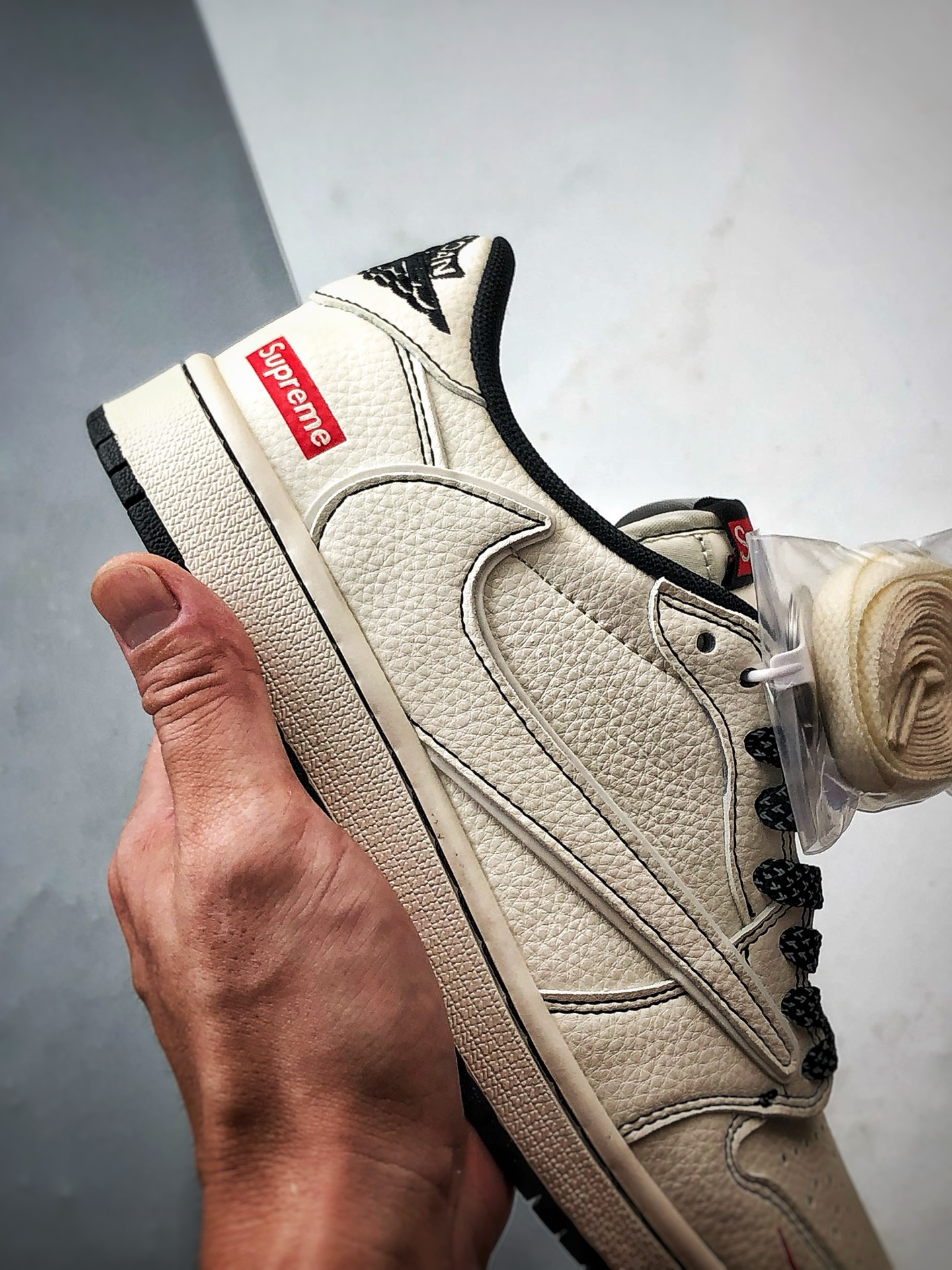 Air Jordan 1 Low ”高端定制” Sup米白黑线条倒钩 HH7518-089-莆田鞋,莆田鞋货源,高仿鞋,高仿鞋货源,安福档口,莆田高仿鞋,莆田鞋批发,高仿鞋批发,莆田高仿运动鞋,高仿运动鞋,莆田运动鞋 Air Jordan 1 Low ”高端定制” Sup米白黑线条倒钩 HH7518-089