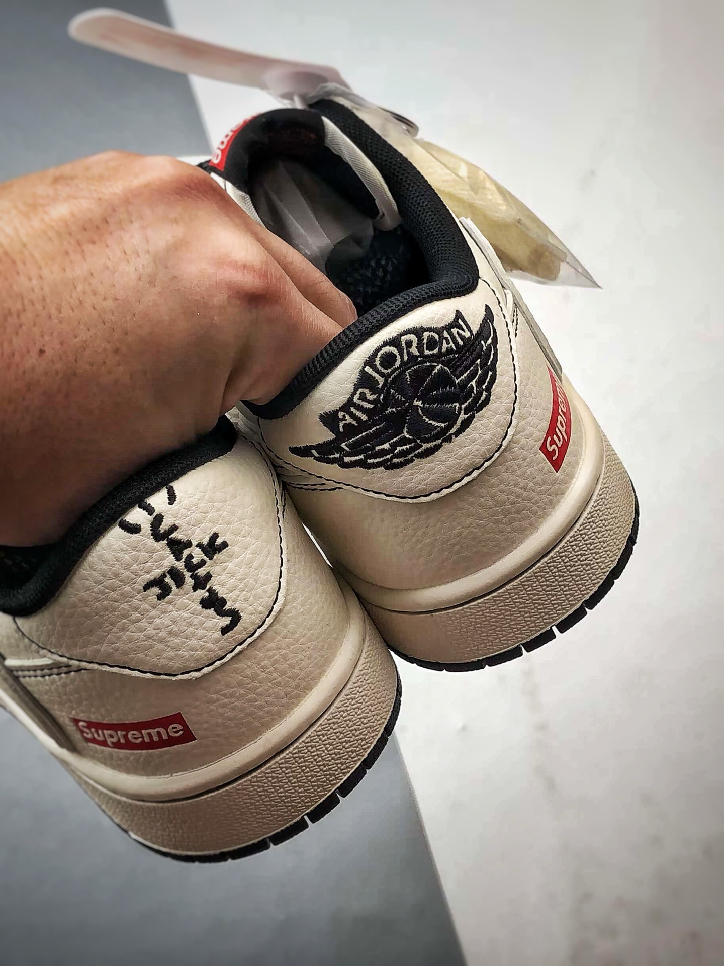 Air Jordan 1 Low ”高端定制” Sup米白黑线条倒钩 HH7518-089-莆田鞋,莆田鞋货源,高仿鞋,高仿鞋货源,安福档口,莆田高仿鞋,莆田鞋批发,高仿鞋批发,莆田高仿运动鞋,高仿运动鞋,莆田运动鞋 Air Jordan 1 Low ”高端定制” Sup米白黑线条倒钩 HH7518-089