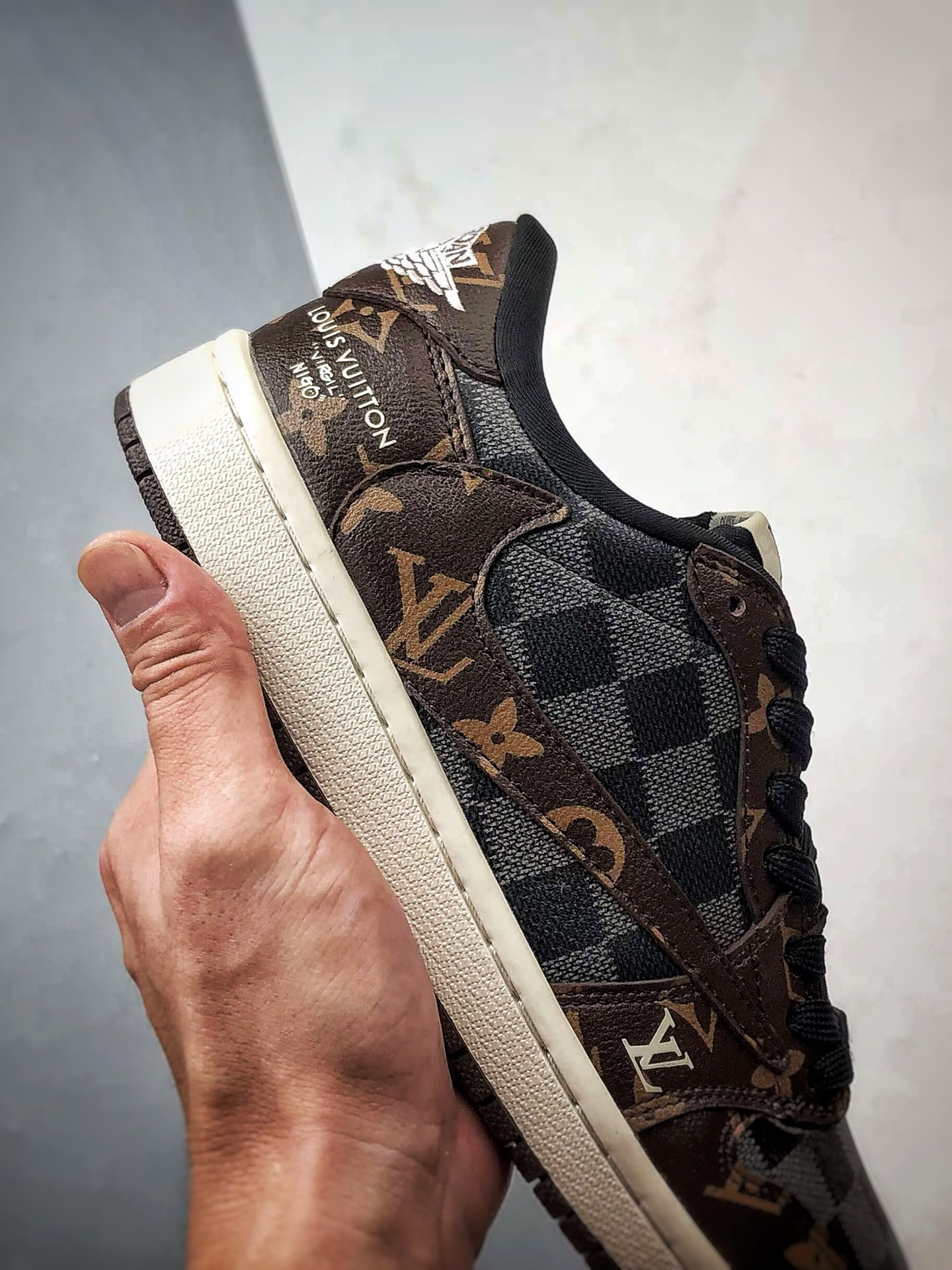 Air Jordan 1 Low ”高端定制” LV老花棕黑棋盘格倒钩 SC0601-051