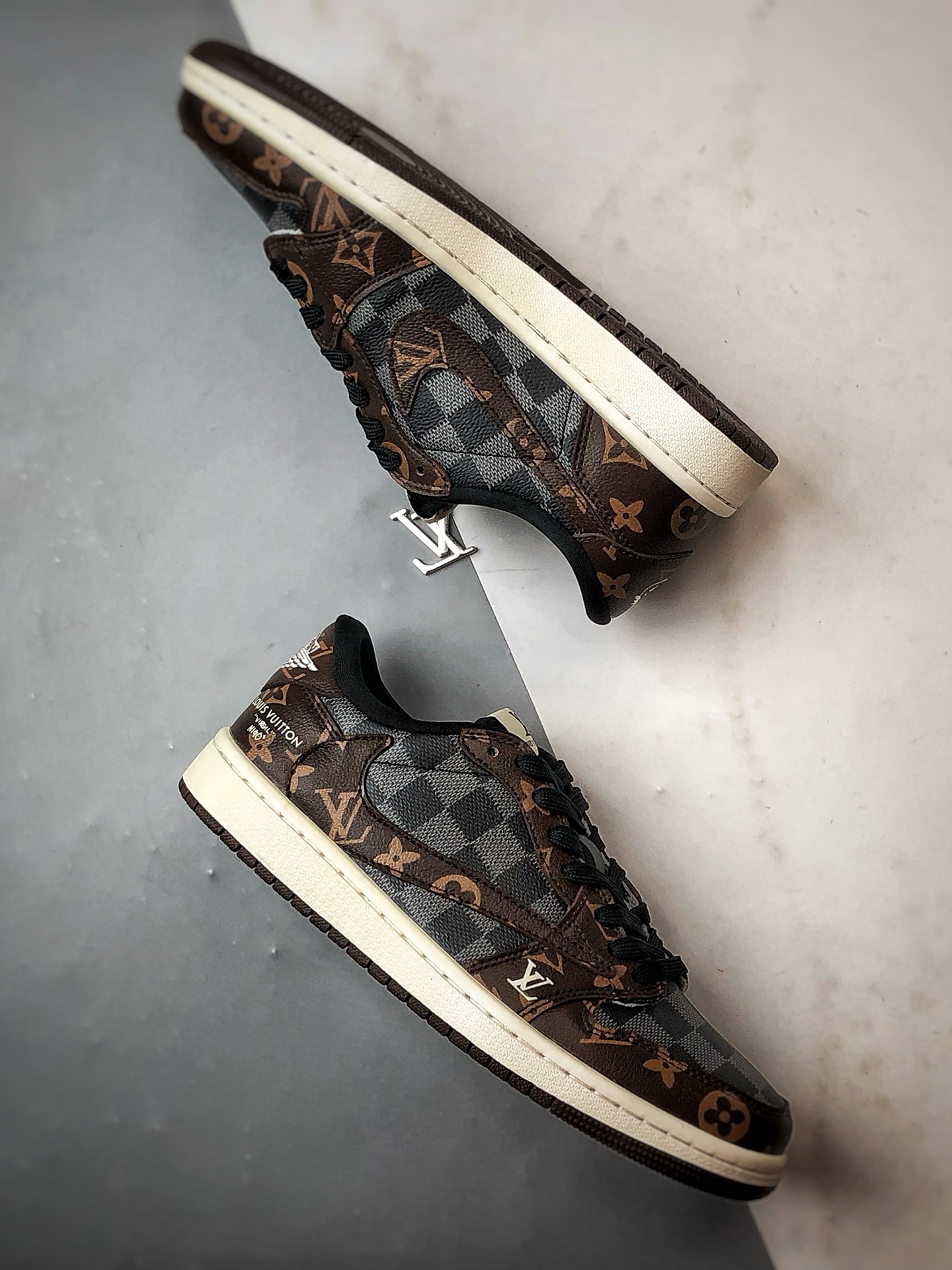 Air Jordan 1 Low ”高端定制” LV老花棕黑棋盘格倒钩 SC0601-051
