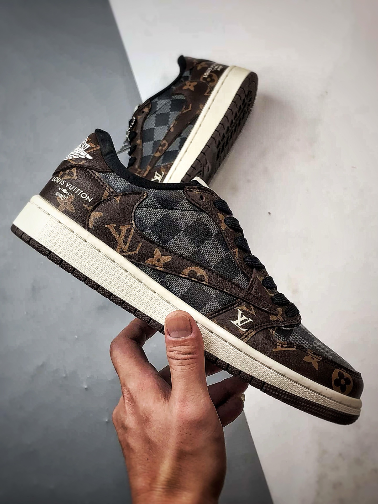 Air Jordan 1 Low ”高端定制” LV老花棕黑棋盘格倒钩 SC0601-051