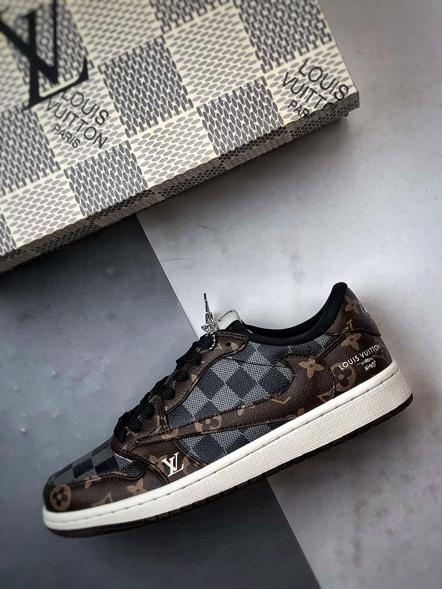 Air Jordan 1 Low ”高端定制” LV老花棕黑棋盘格倒钩 SC0601-051
