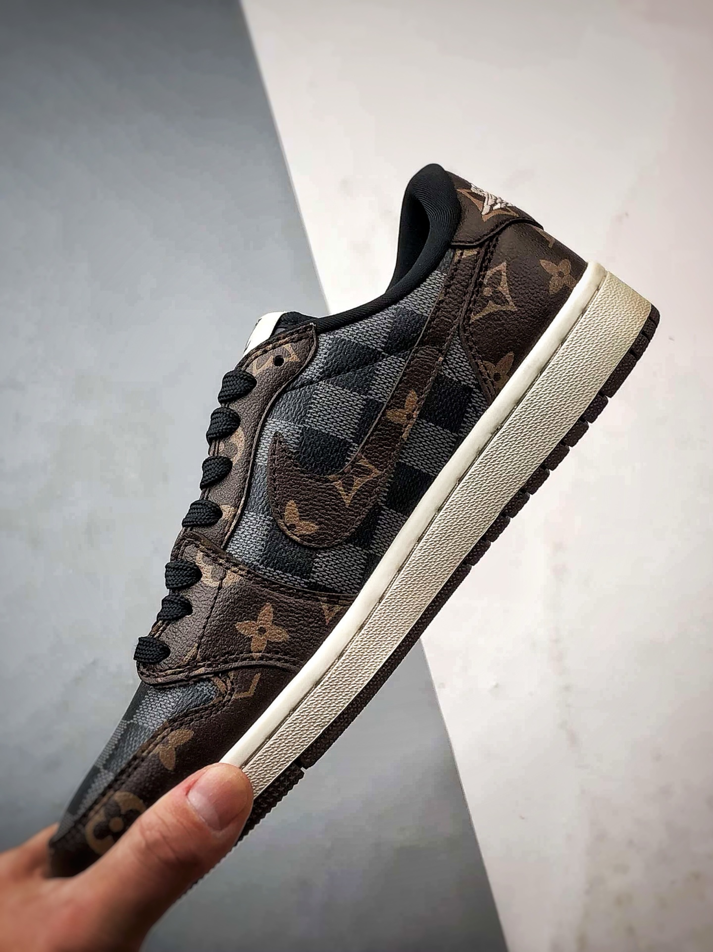 Air Jordan 1 Low ”高端定制” LV老花棕黑棋盘格倒钩 SC0601-051